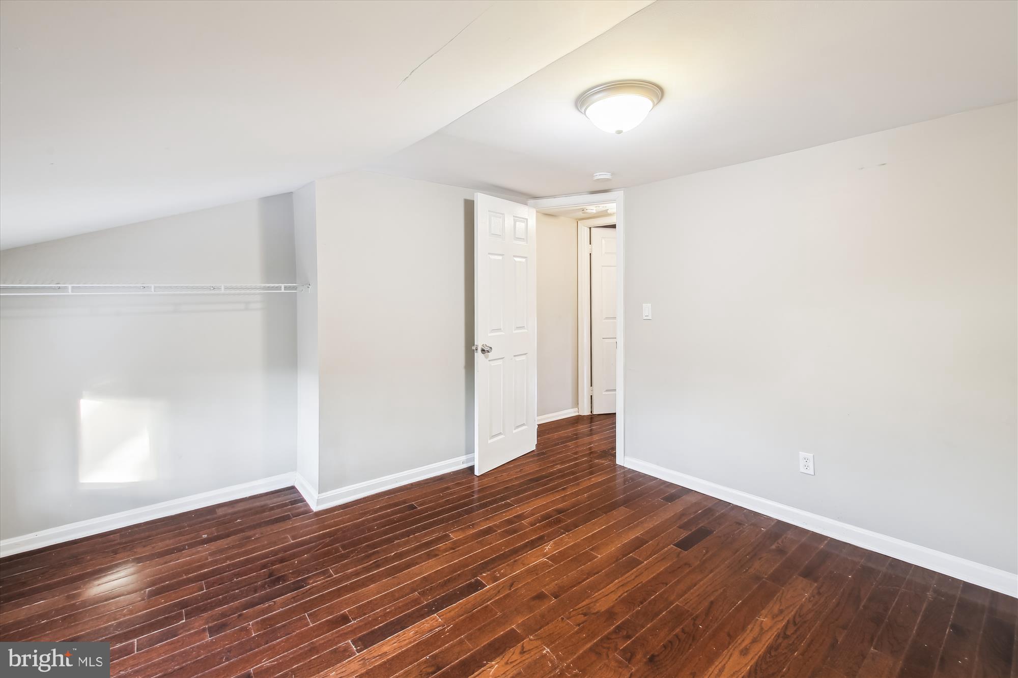 HOLLINS MARKET - Residential