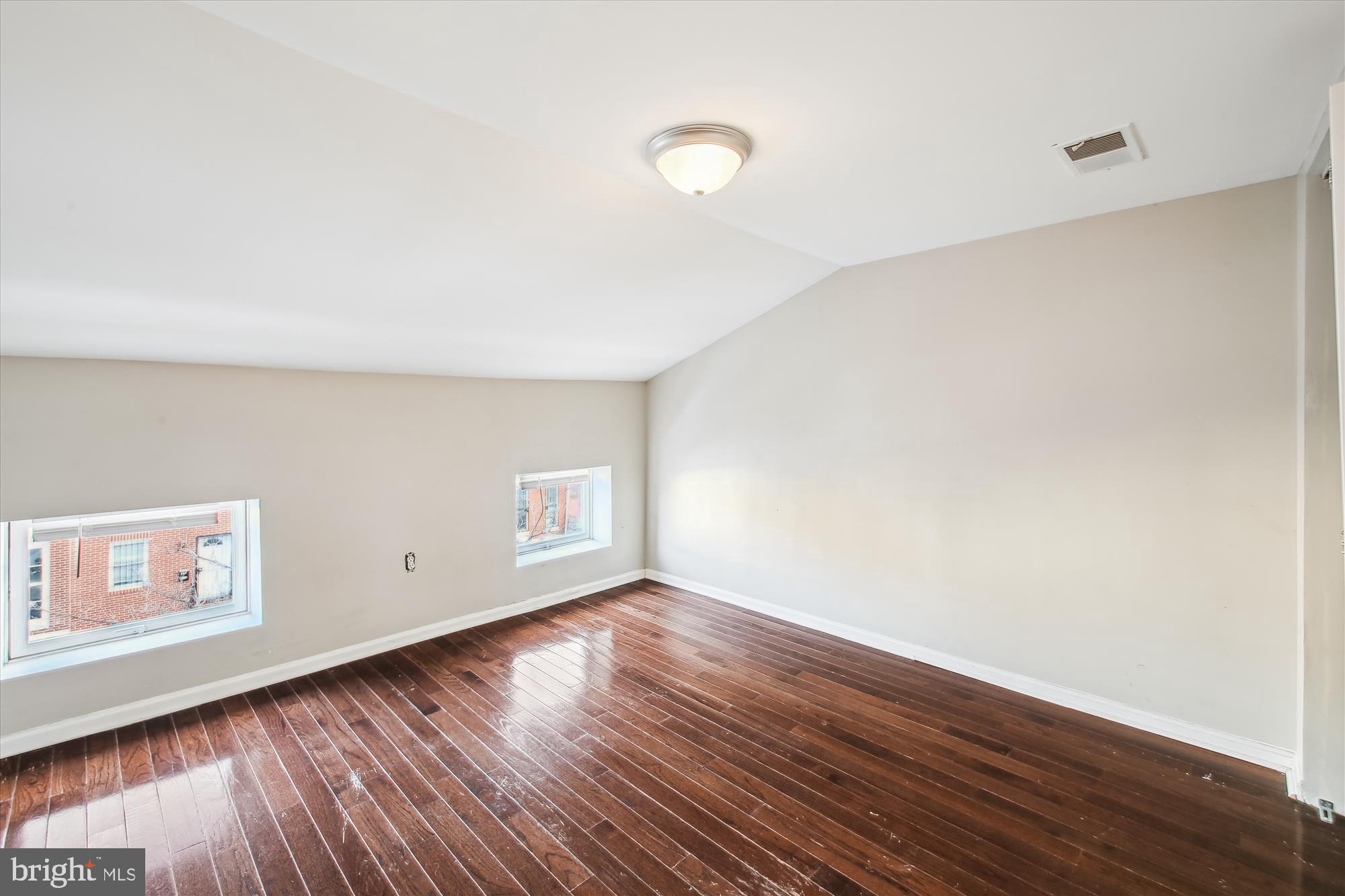 HOLLINS MARKET - Residential