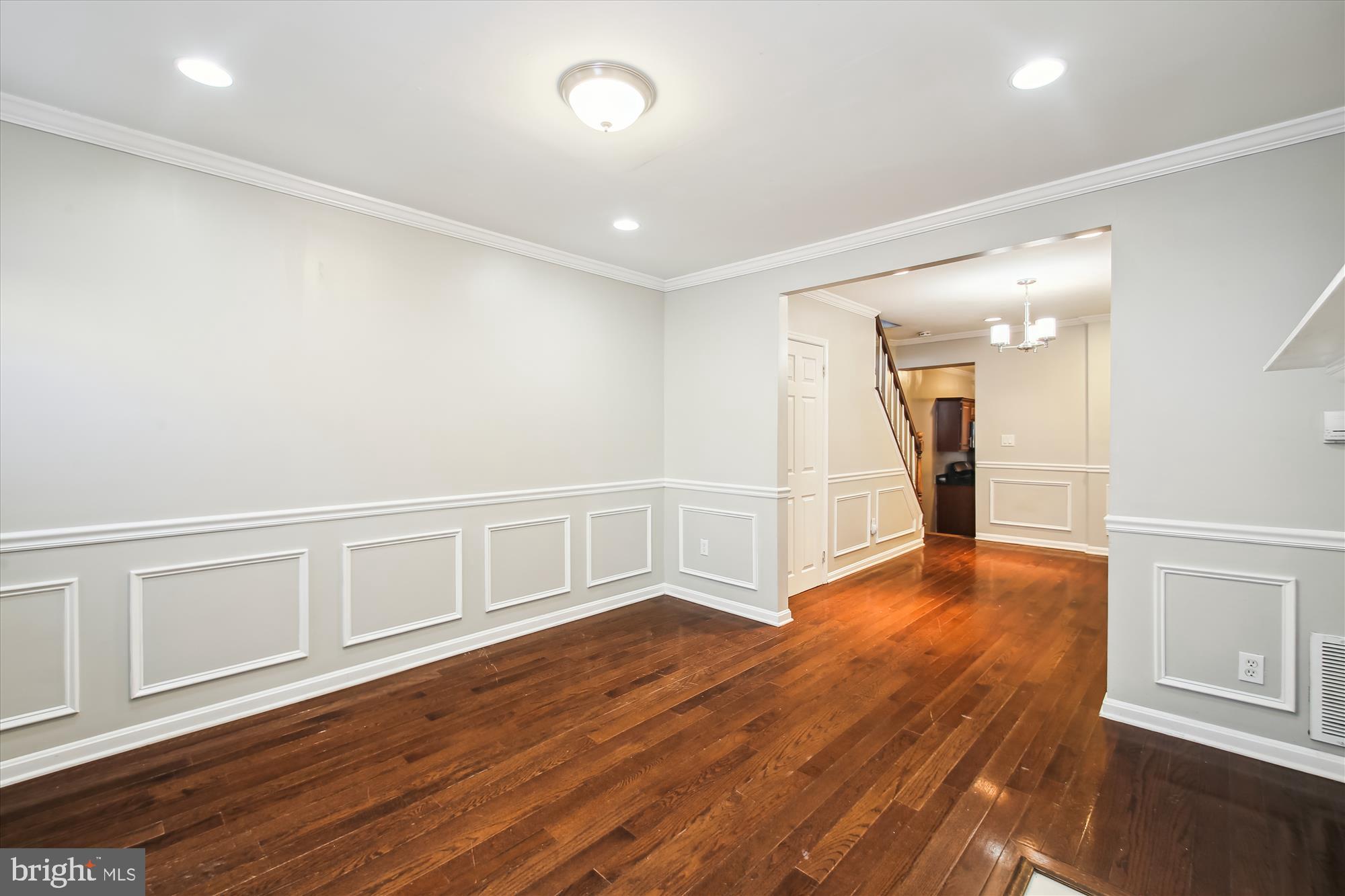 HOLLINS MARKET - Residential