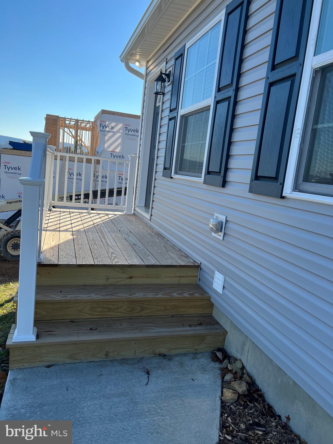 PINE VISTA ESTATES - Residential Lease