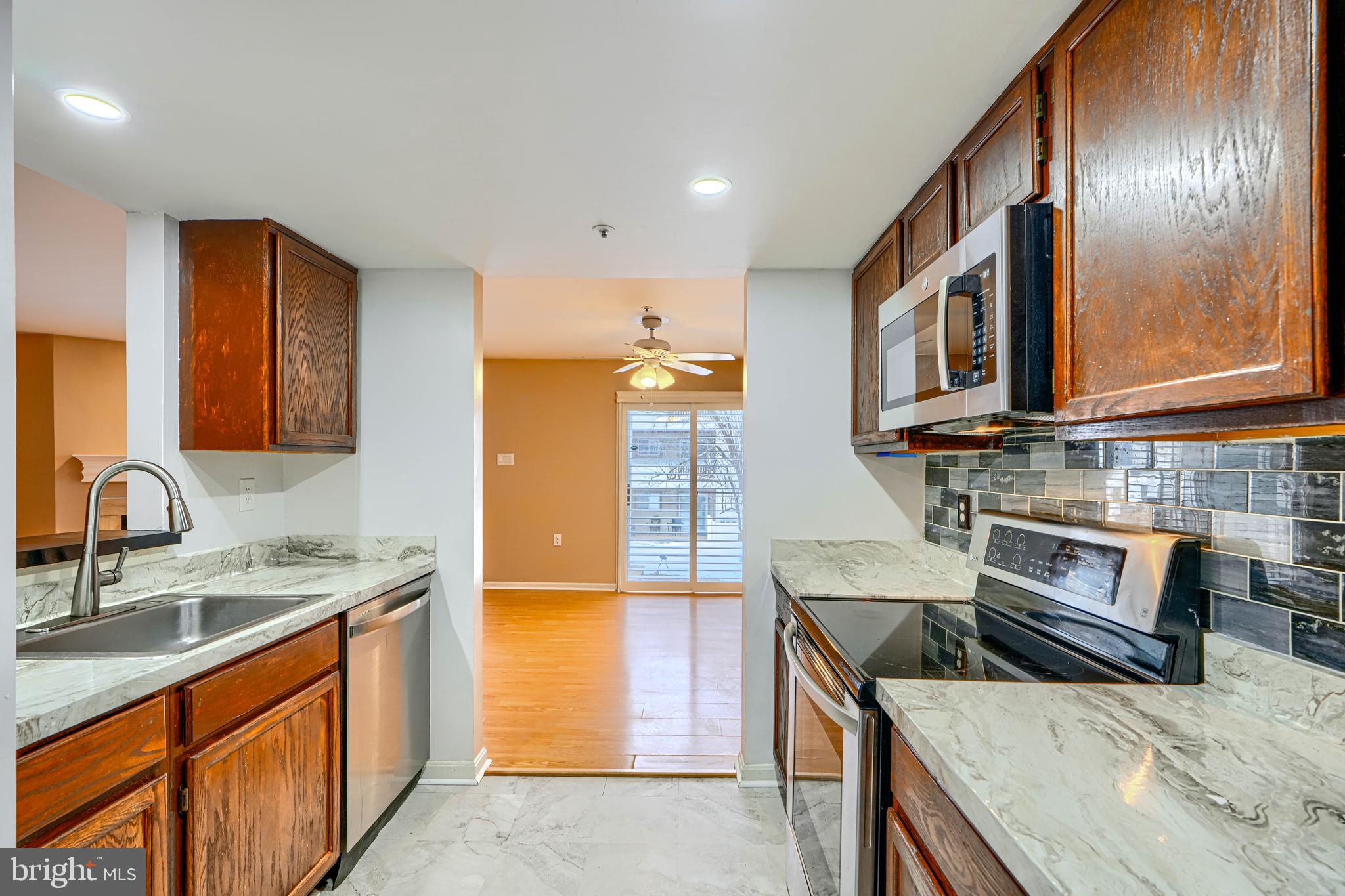 LAUREL LAKES - Residential