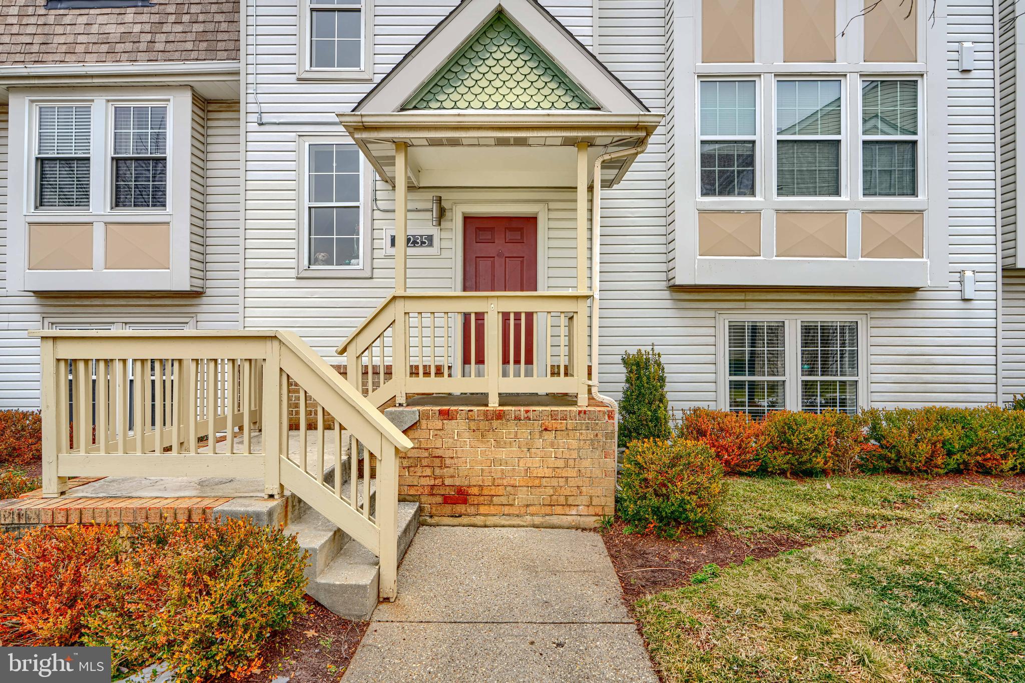 LAUREL LAKES - Residential