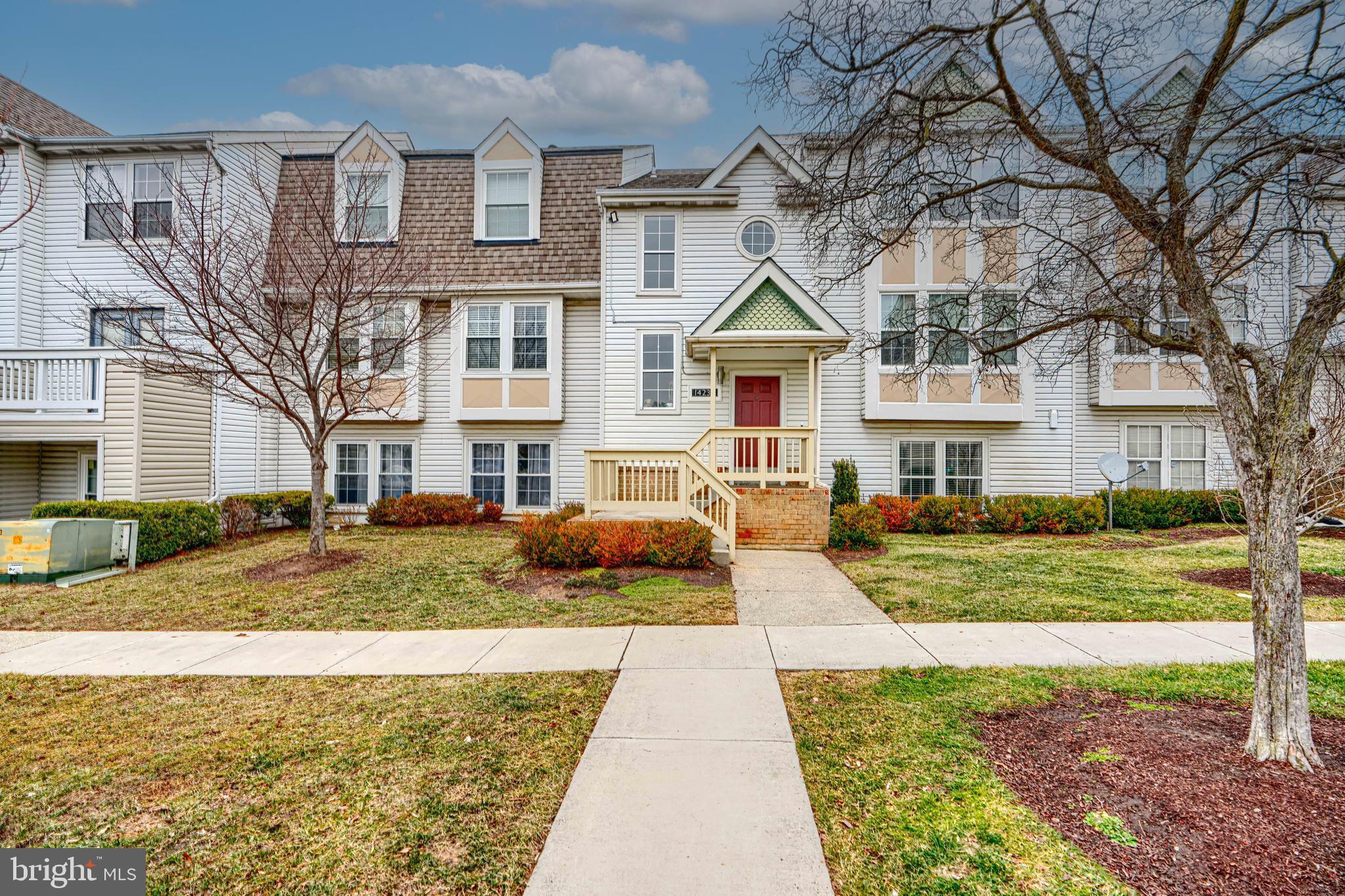 LAUREL LAKES - Residential