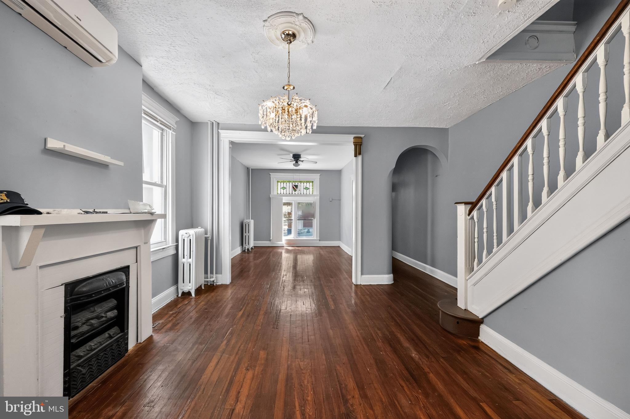 ELLWOOD PARK - Residential