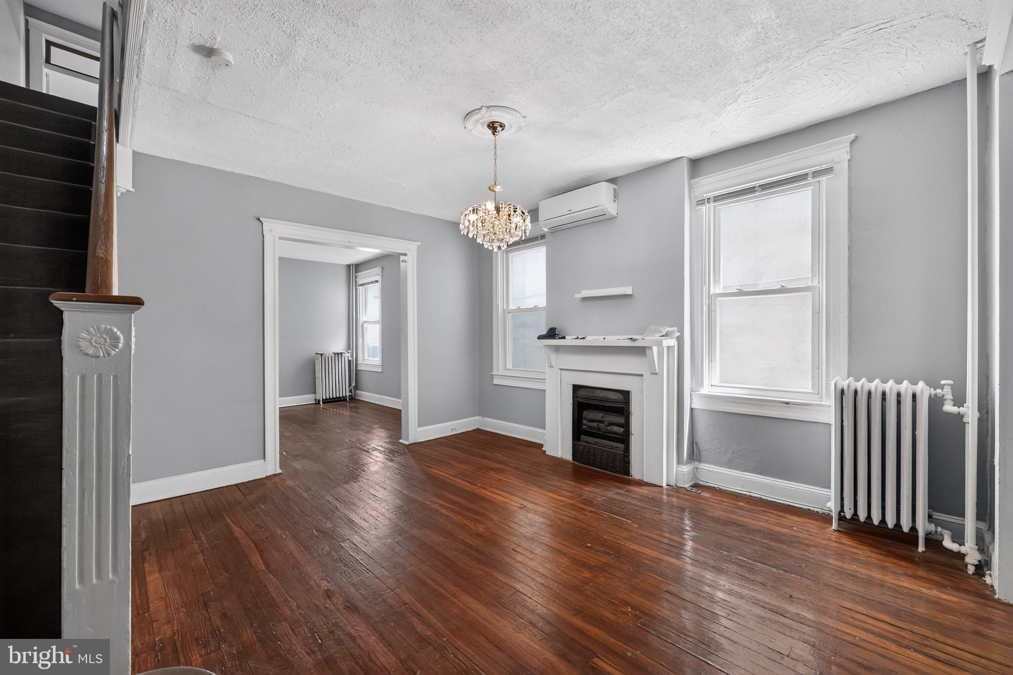ELLWOOD PARK - Residential