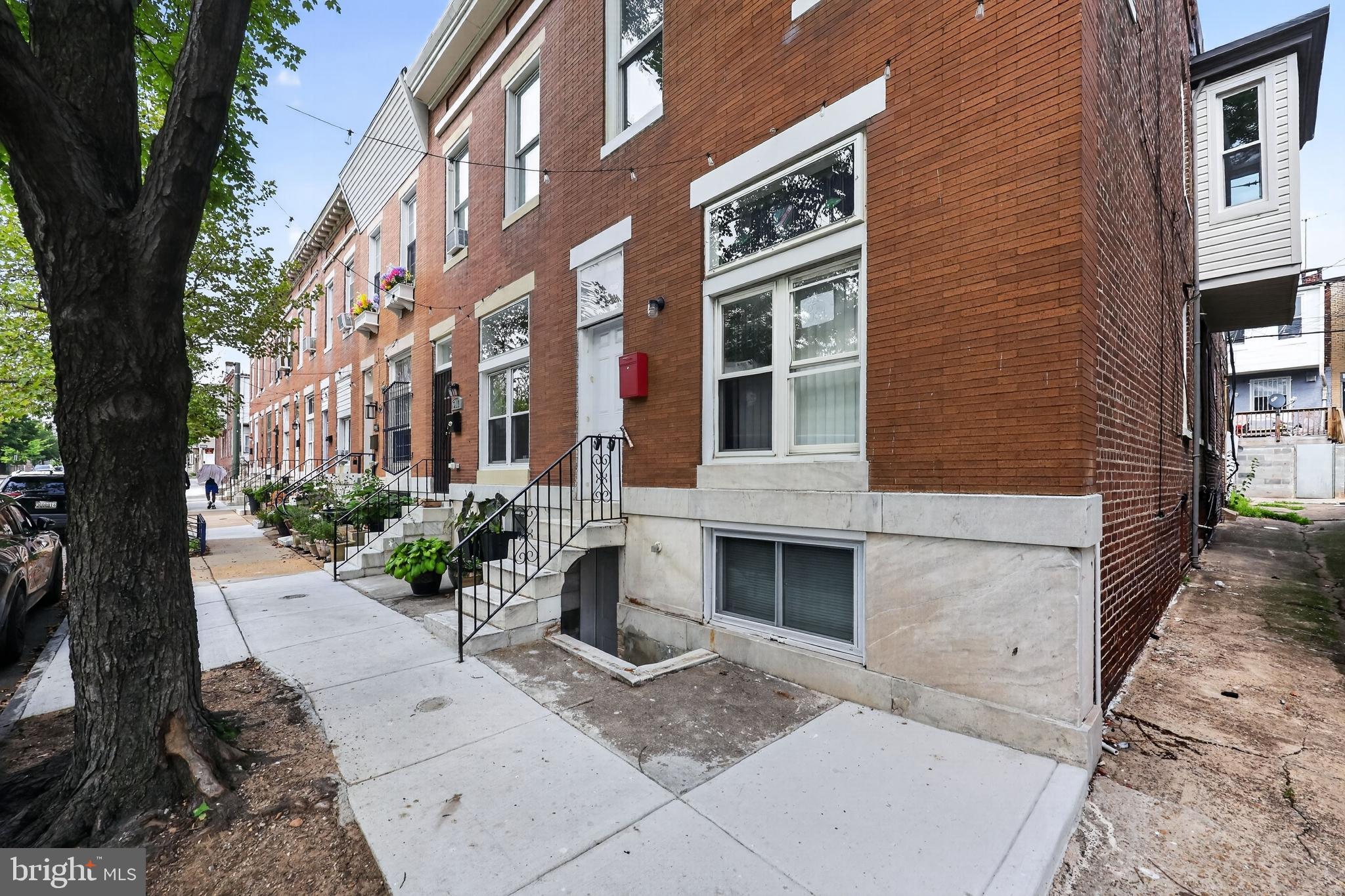 ELLWOOD PARK - Residential