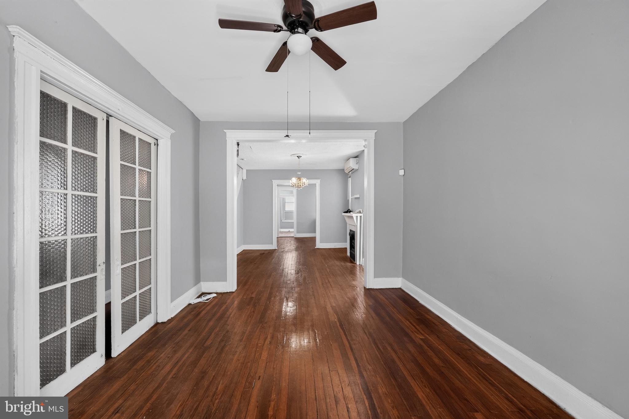 ELLWOOD PARK - Residential