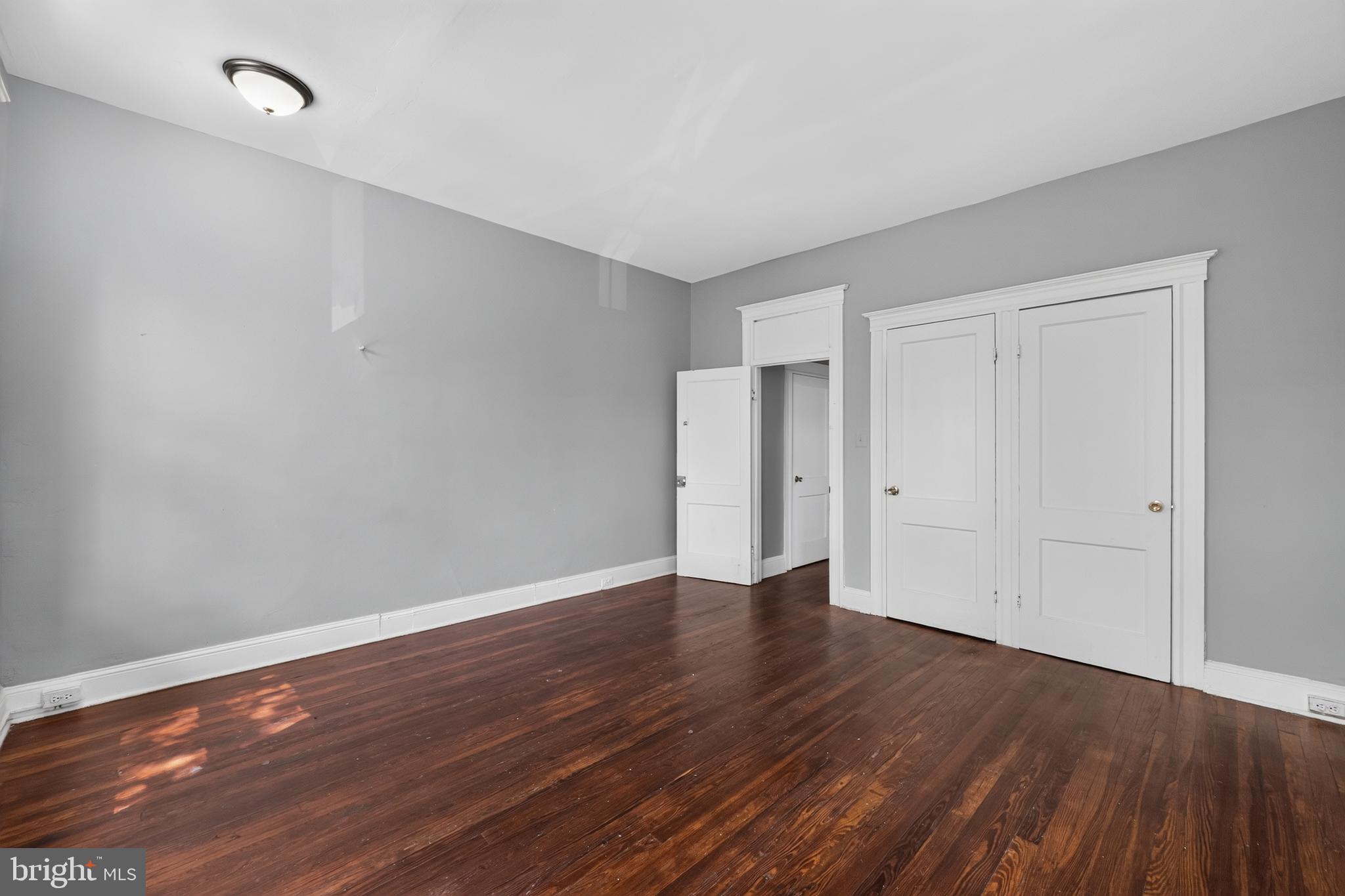 ELLWOOD PARK - Residential