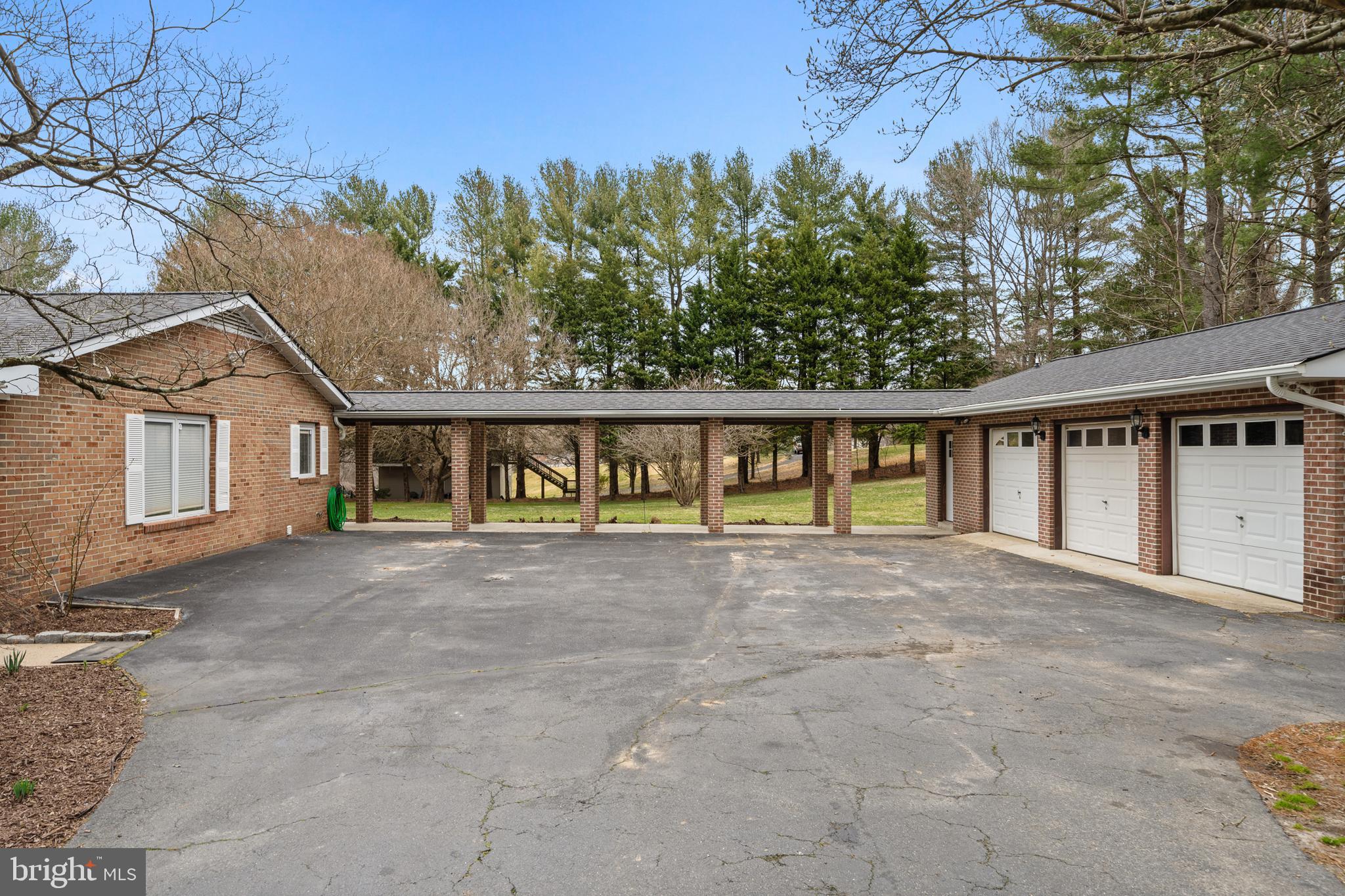 STONE FARM - Residential