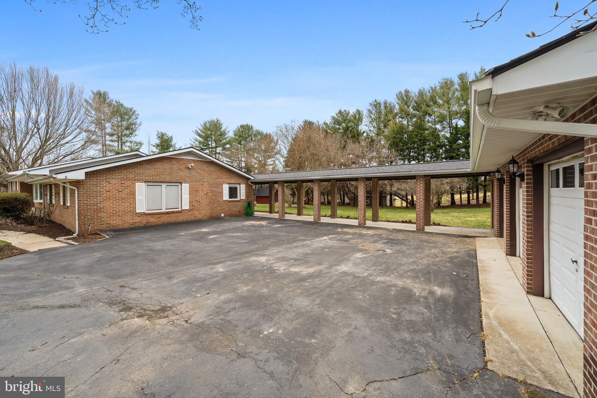 STONE FARM - Residential