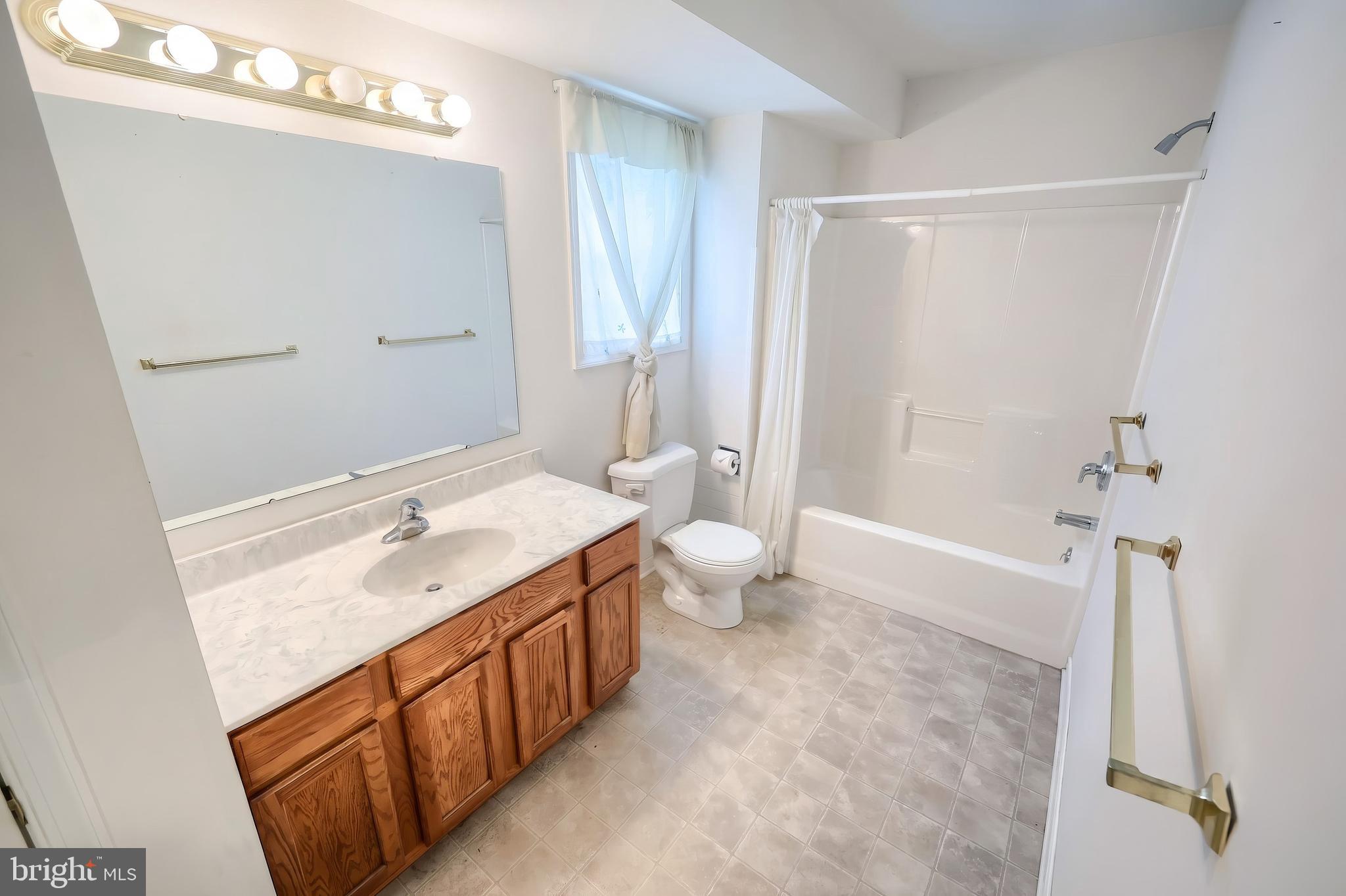 BOULEVARD COMMONS - Residential