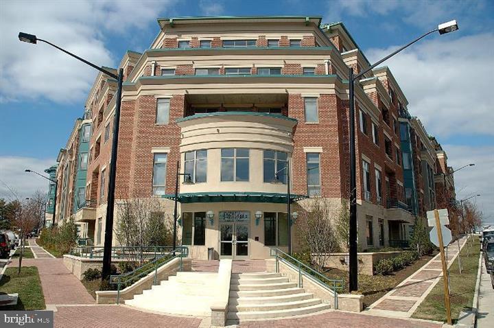 PALLADIUM AT MCLEAN - Residential Lease