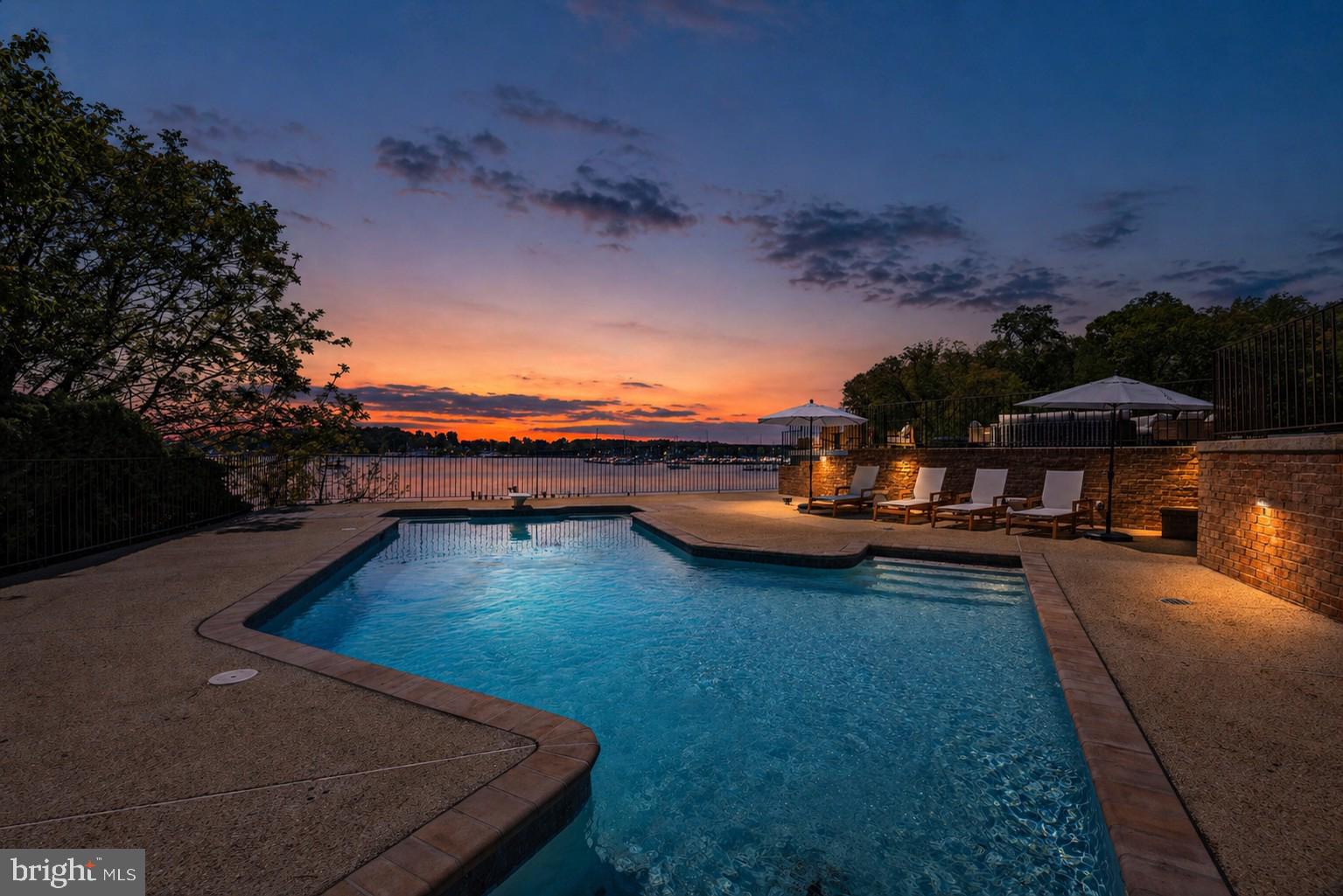 SHADOW POINT - Residential