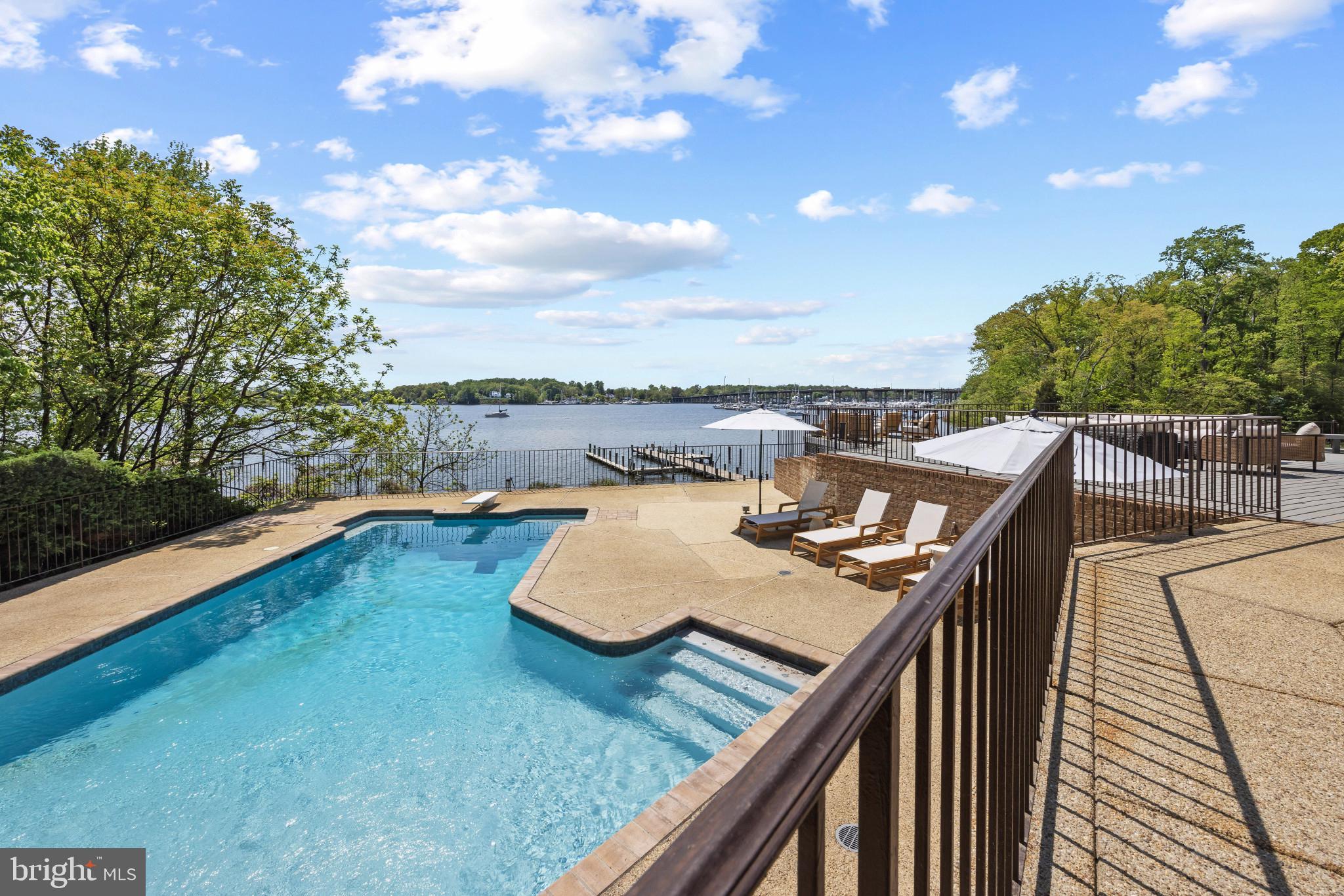 SHADOW POINT - Residential