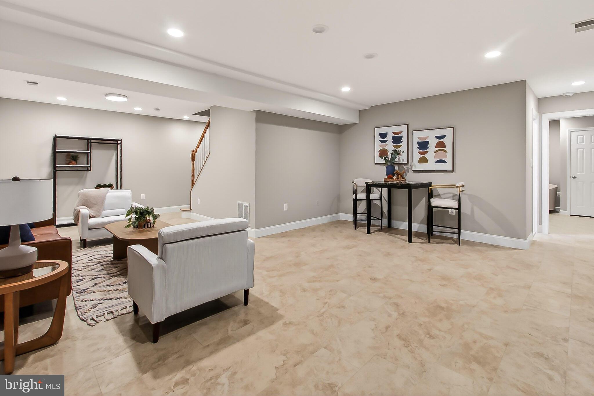 ADDISON HEIGHTS - Residential