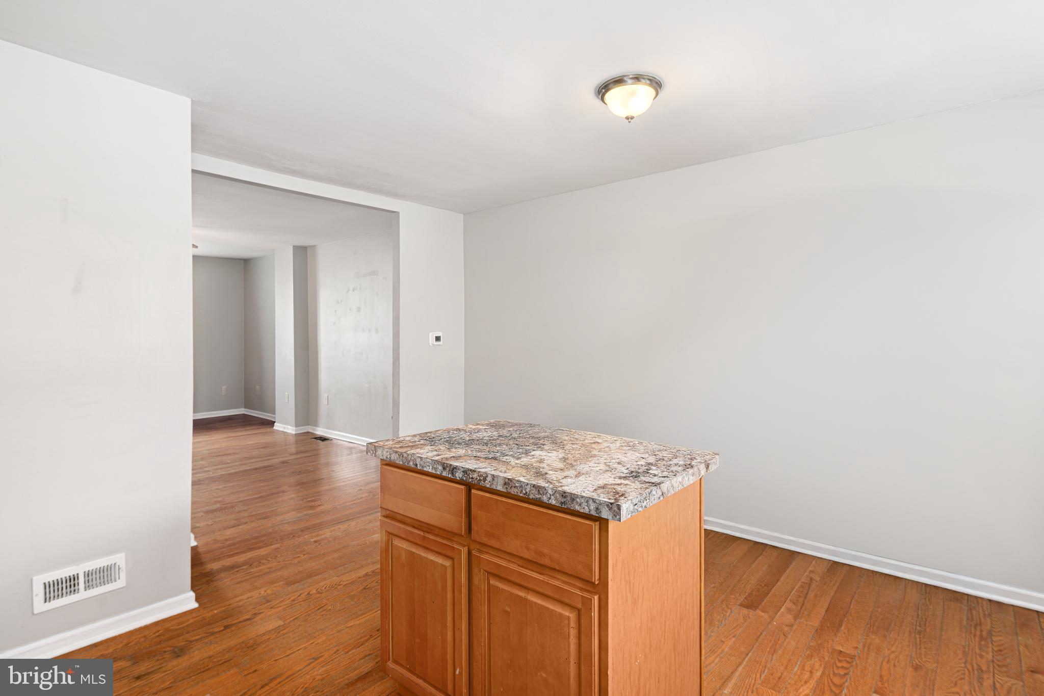 OXFORD CIRCLE - Residential