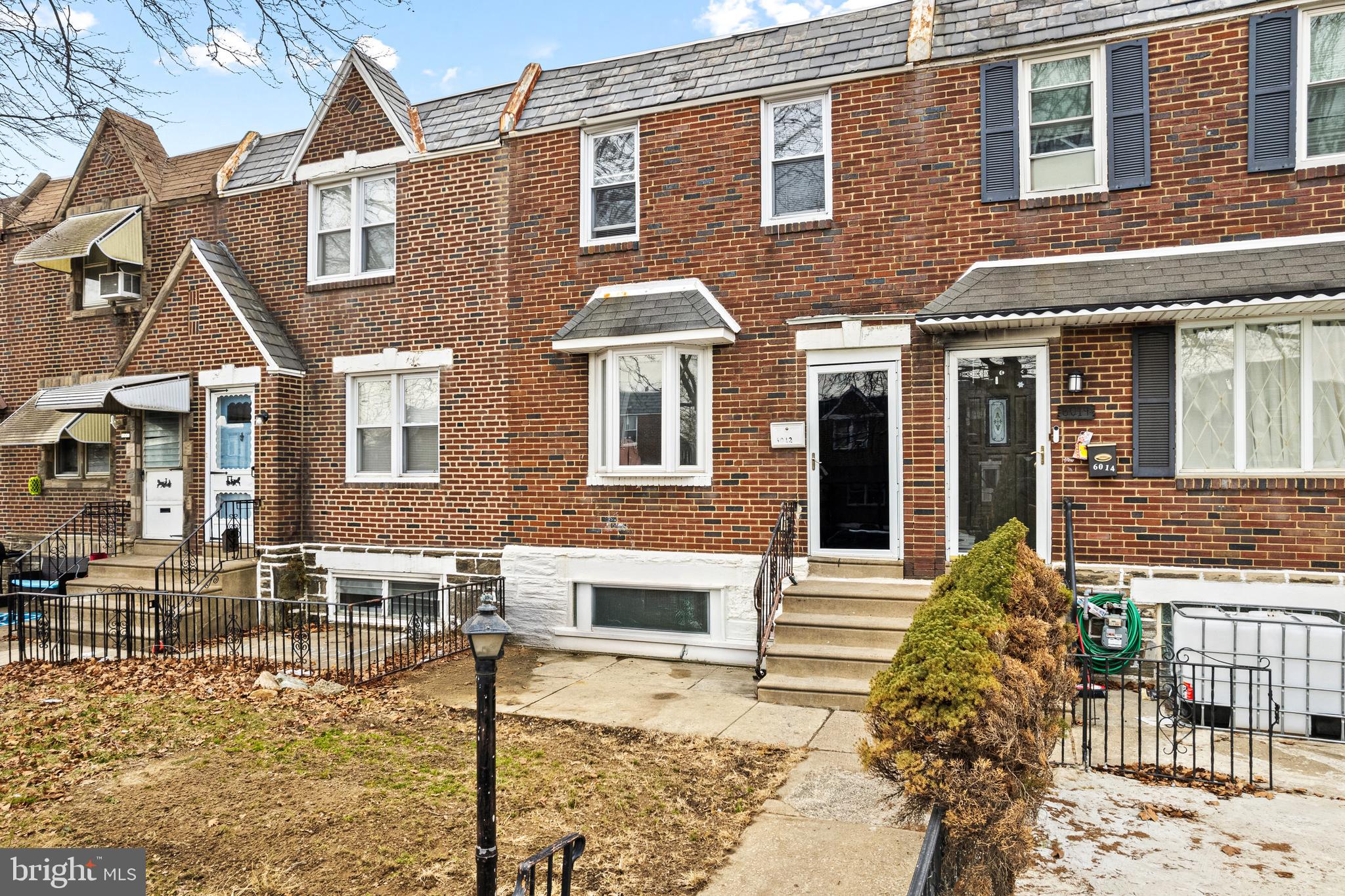 OXFORD CIRCLE - Residential