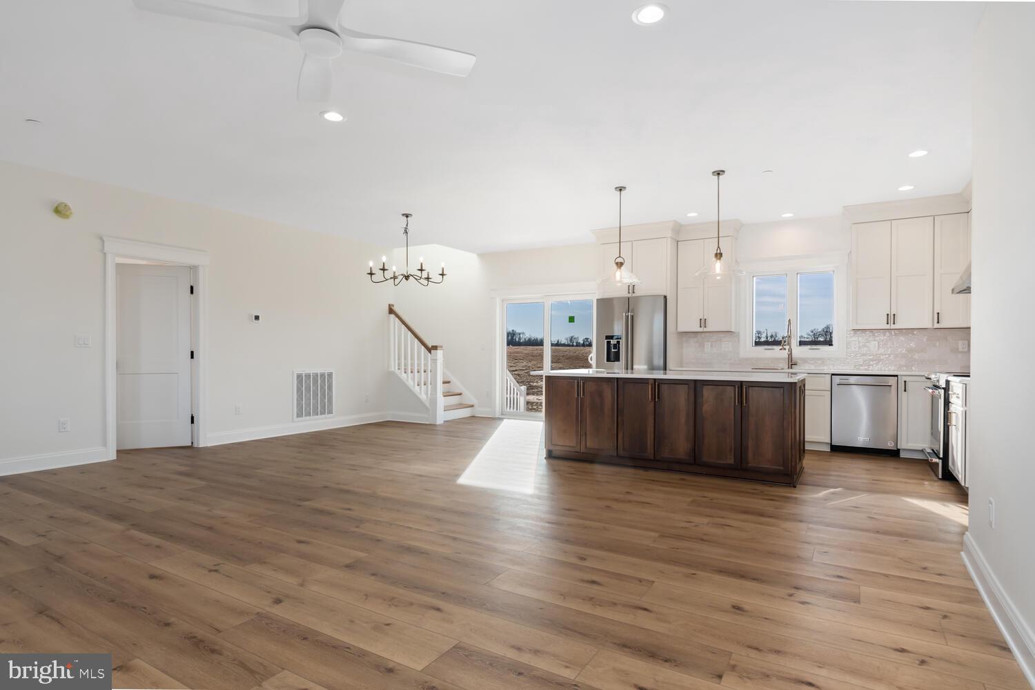 EAGLE MANOR - Residential