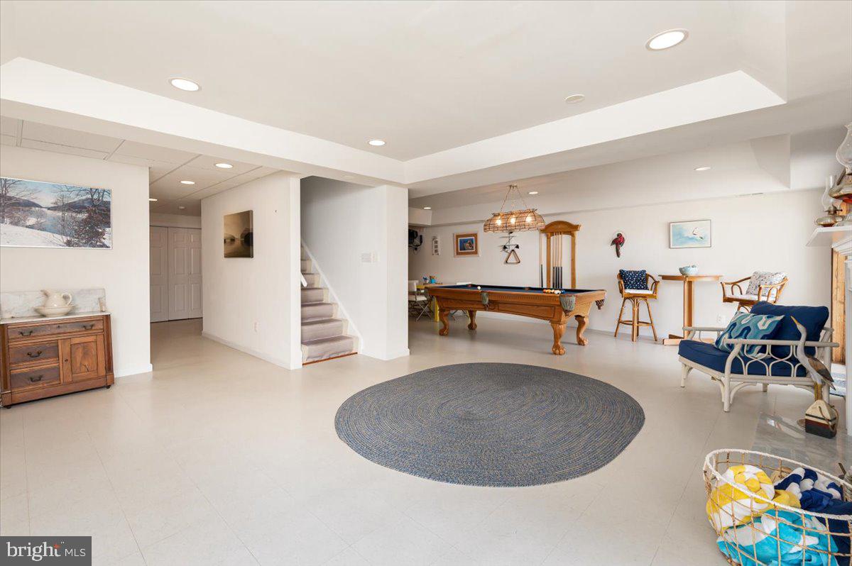 HOLLAND CLIFF SHORES - Residential