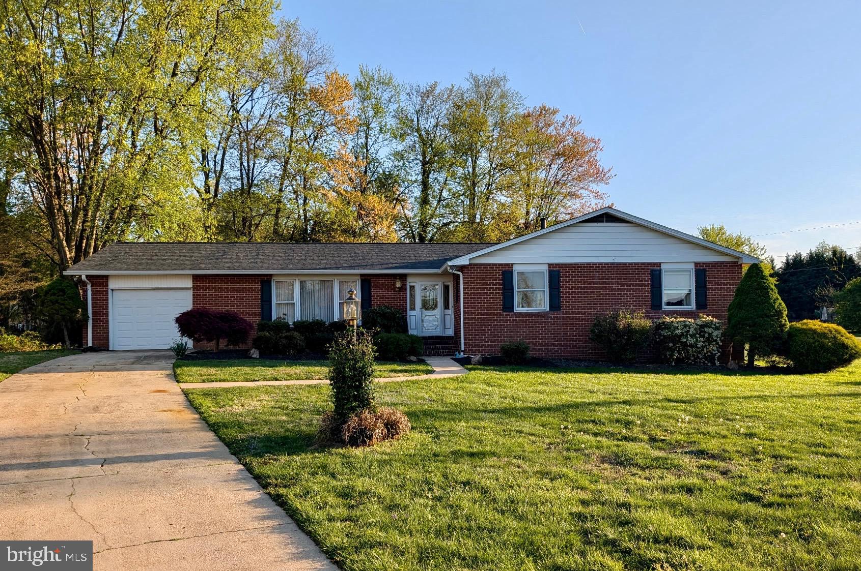 WOODRIDGE MANOR - Residential