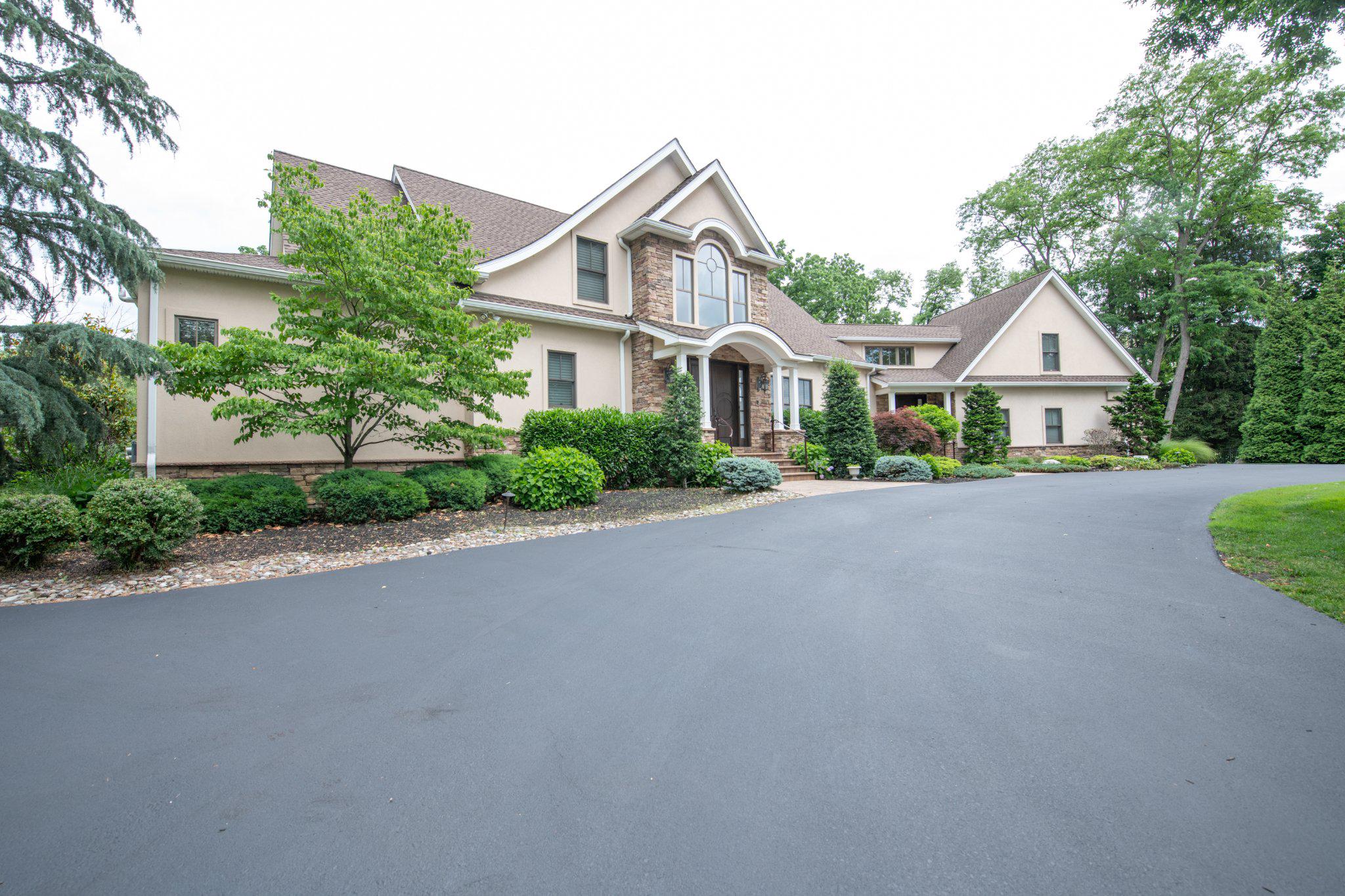 MEADOW BROOK - Residential