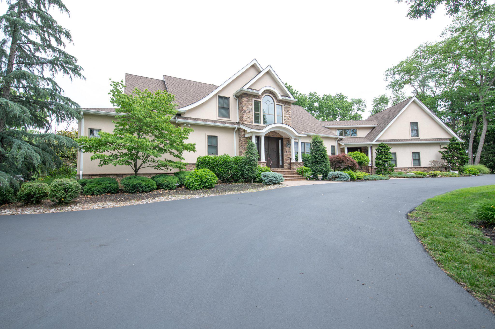 MEADOW BROOK - Residential