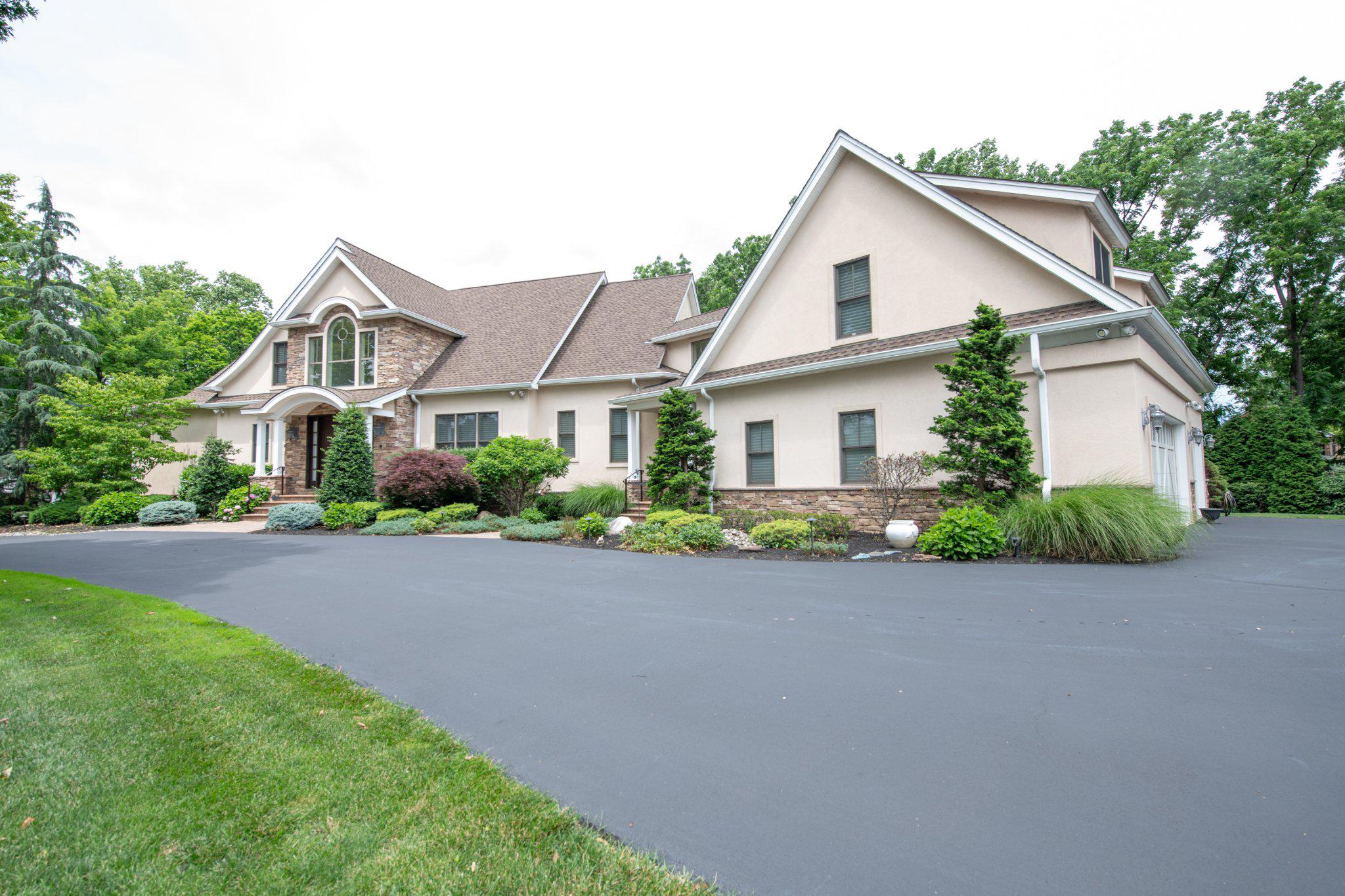 MEADOW BROOK - Residential