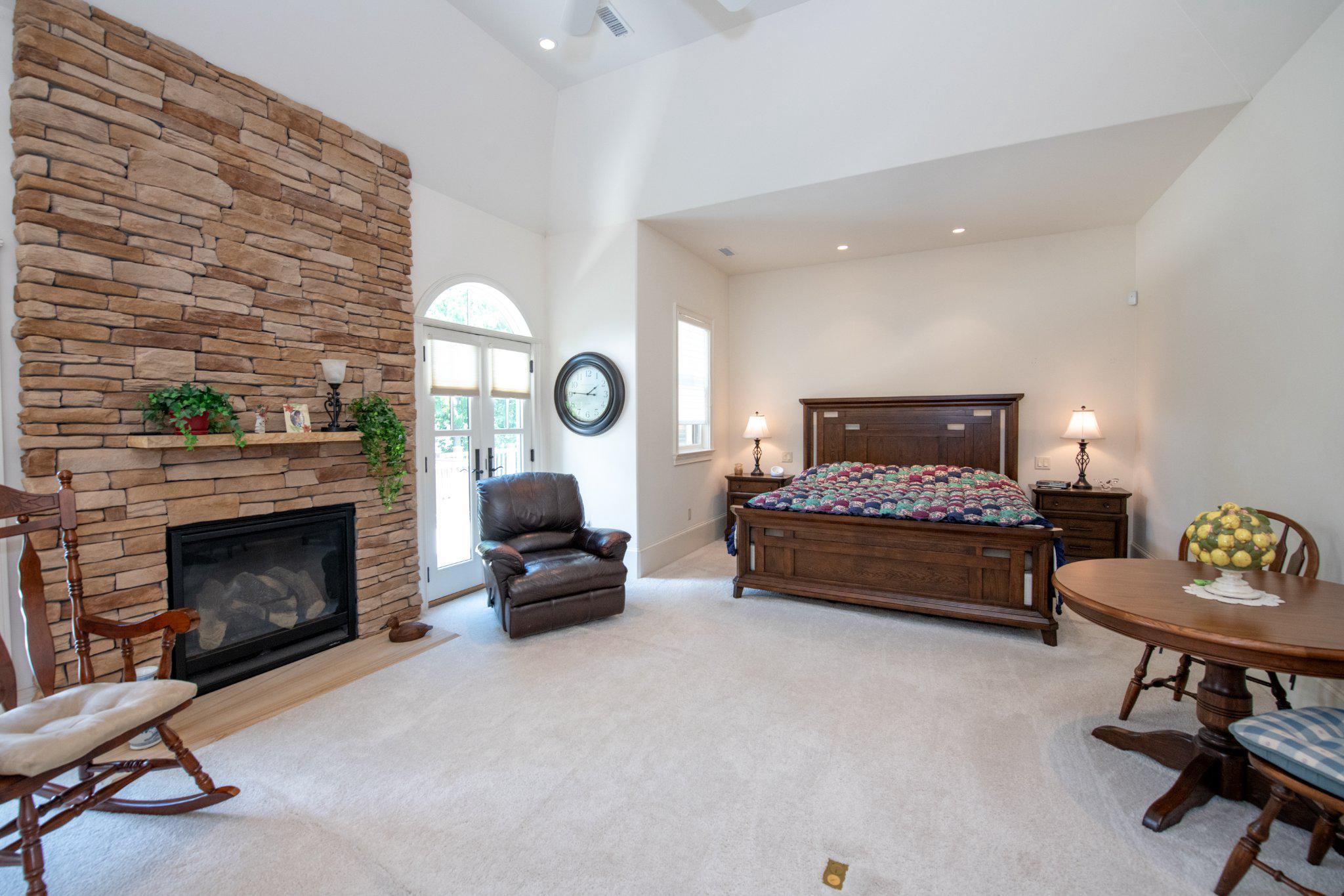 MEADOW BROOK - Residential