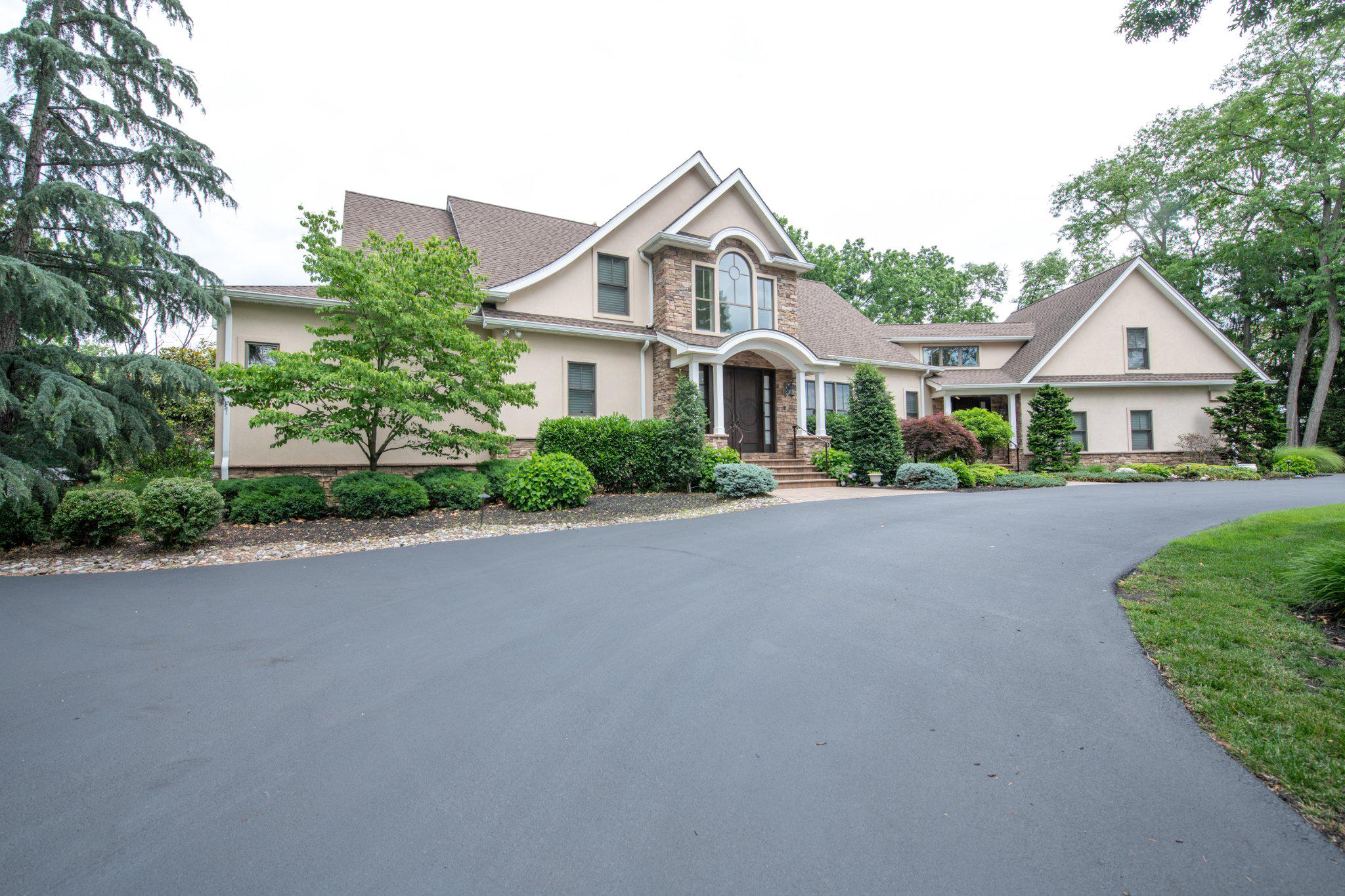 MEADOW BROOK - Residential