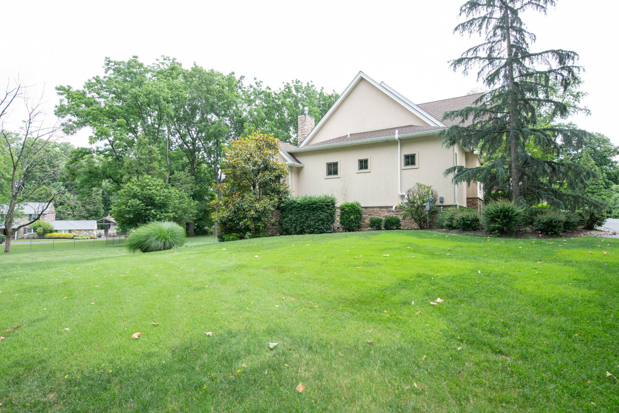 MEADOW BROOK - Residential
