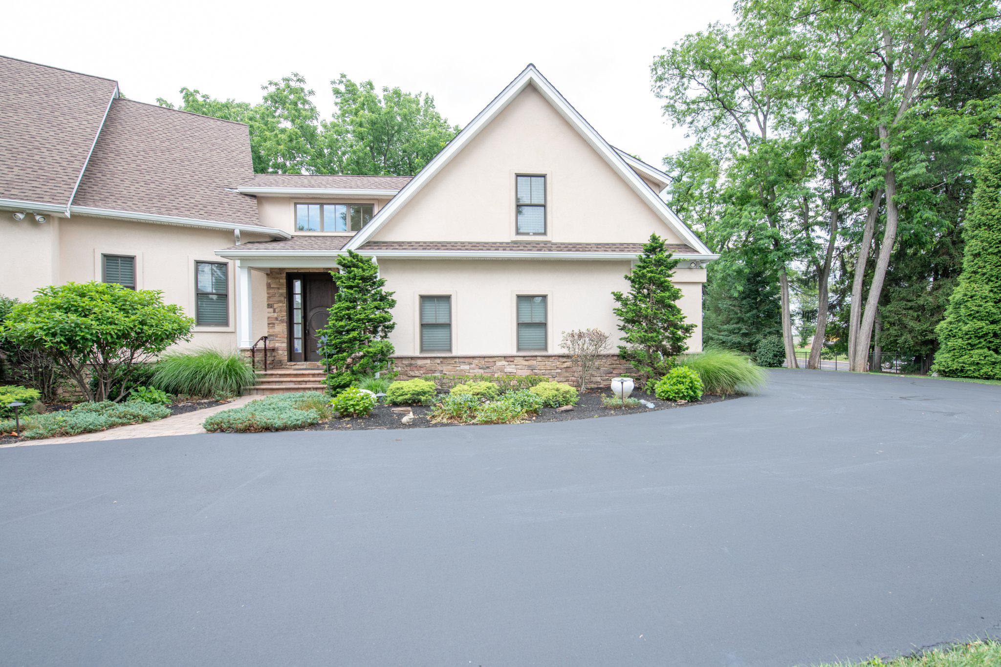 MEADOW BROOK - Residential