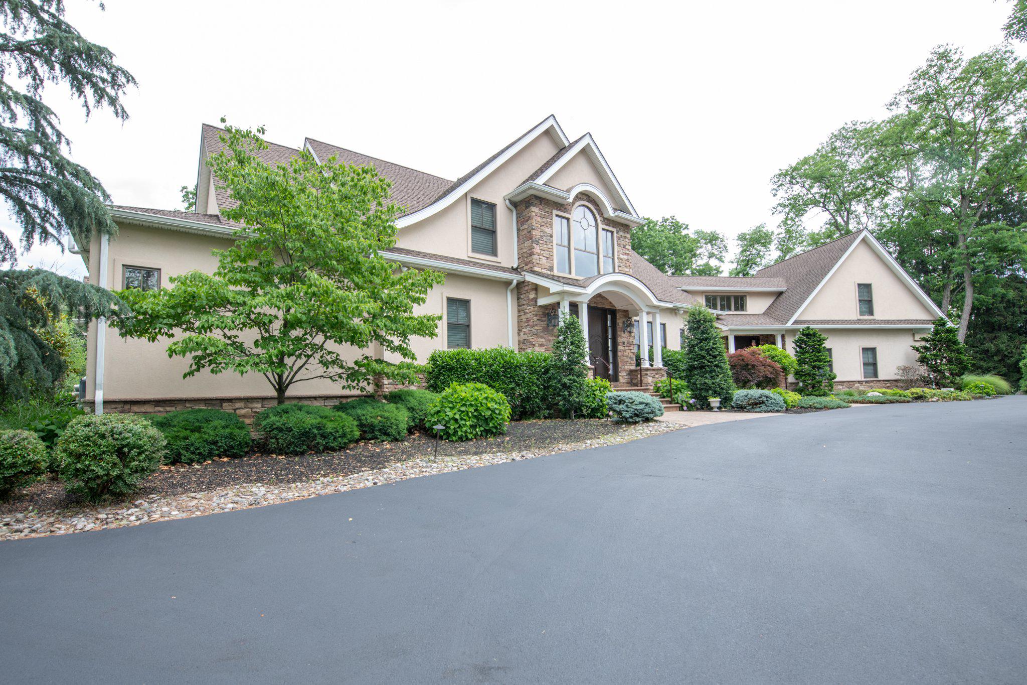 MEADOW BROOK - Residential