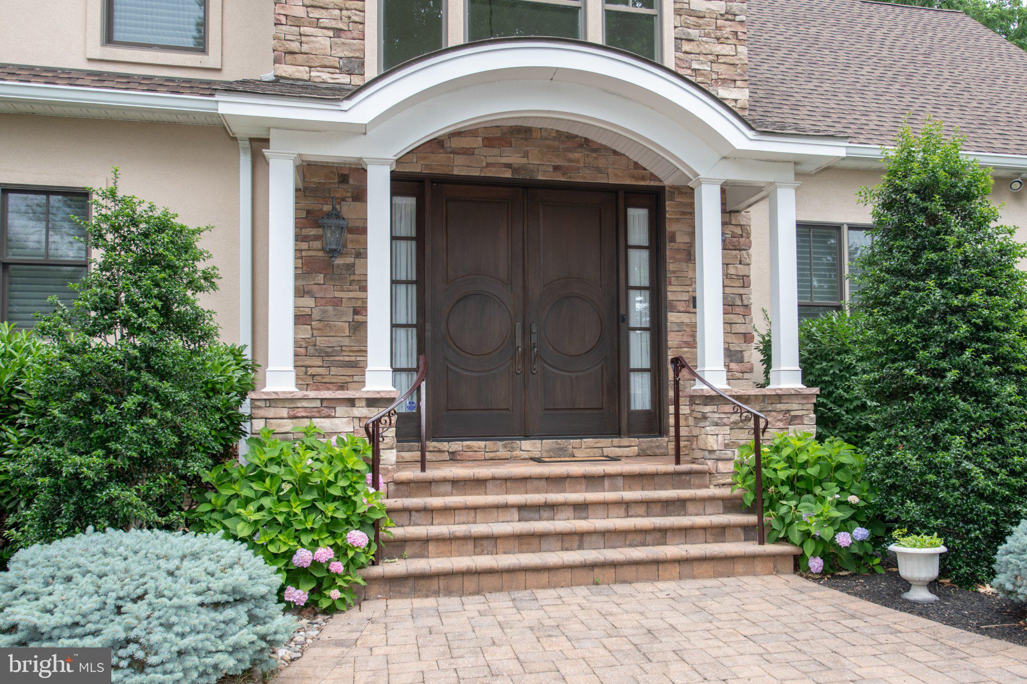 MEADOW BROOK - Residential