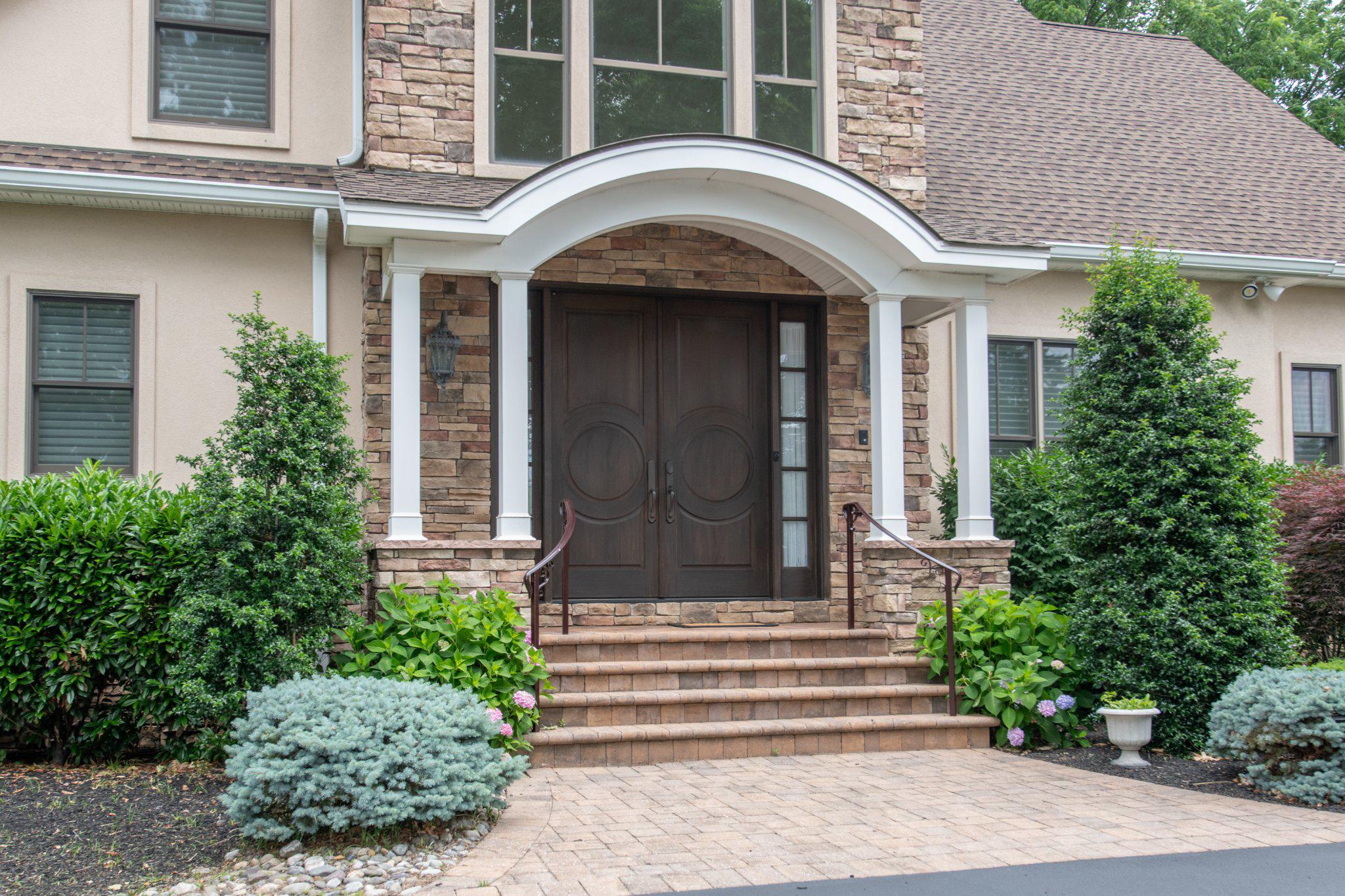MEADOW BROOK - Residential