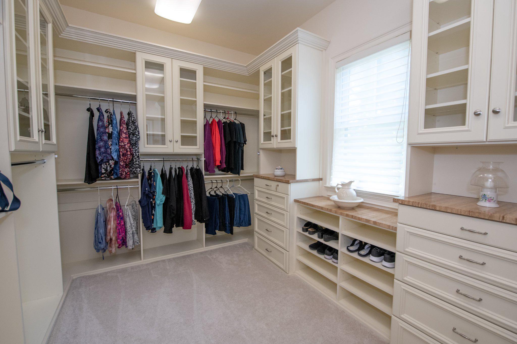 MEADOW BROOK - Residential