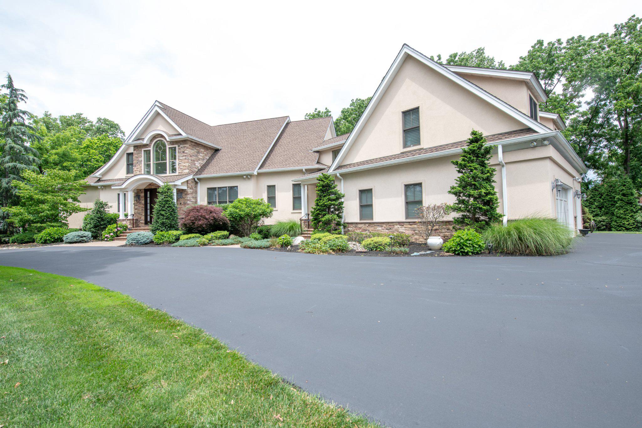 MEADOW BROOK - Residential