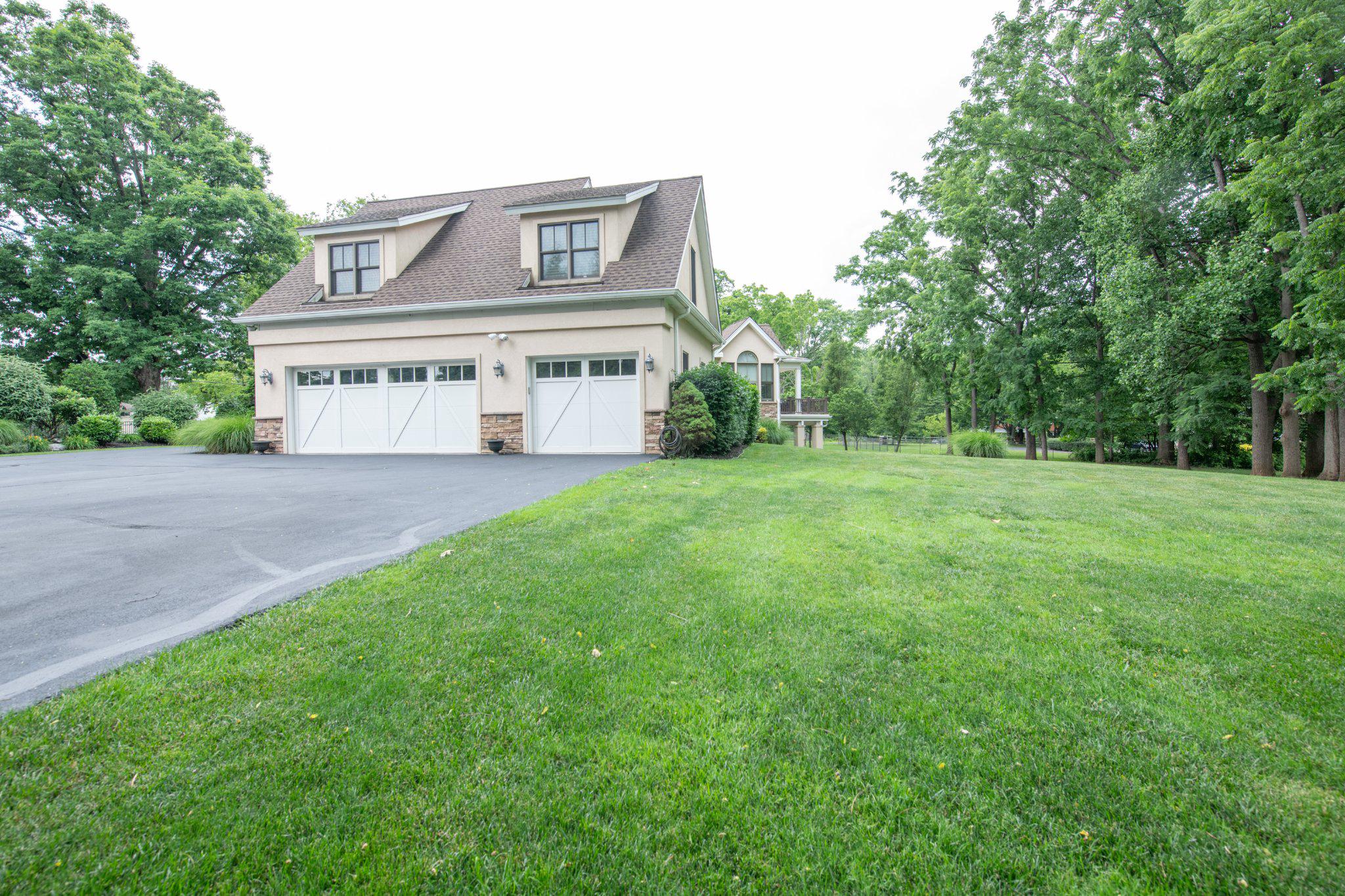 MEADOW BROOK - Residential