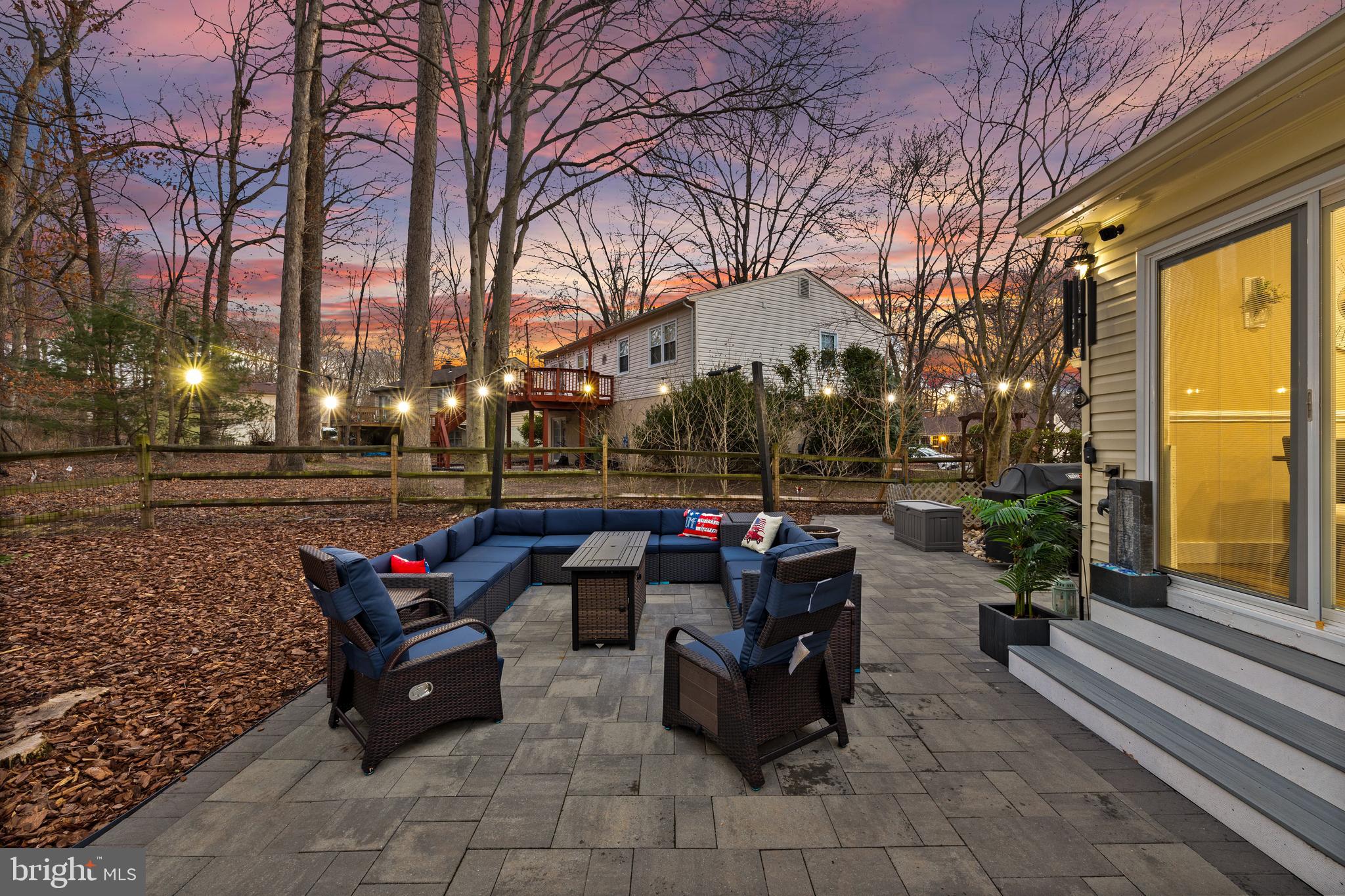 LAKE RIDGE/PROMONTRY OAK - Residential