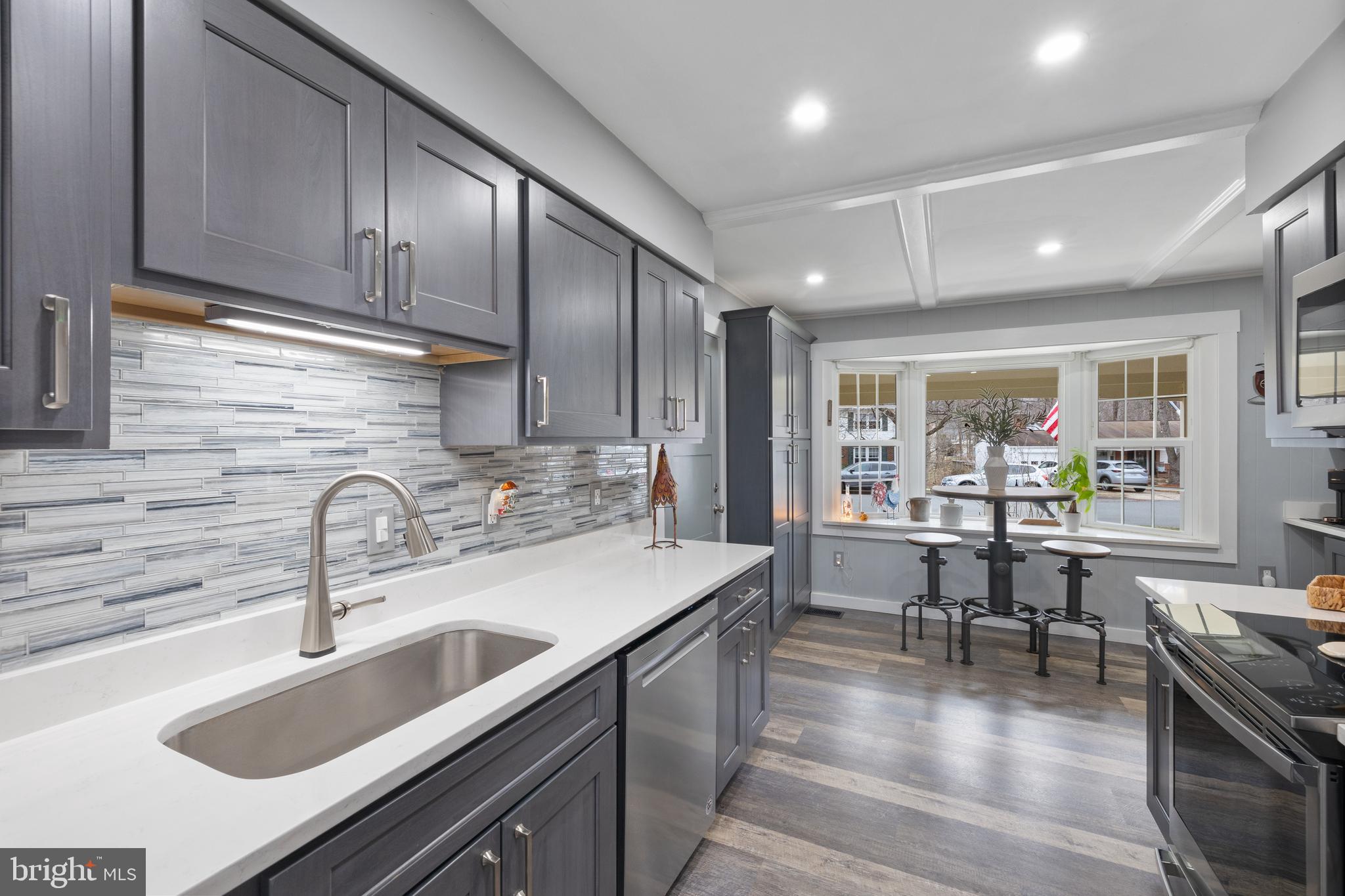 LAKE RIDGE/PROMONTRY OAK - Residential