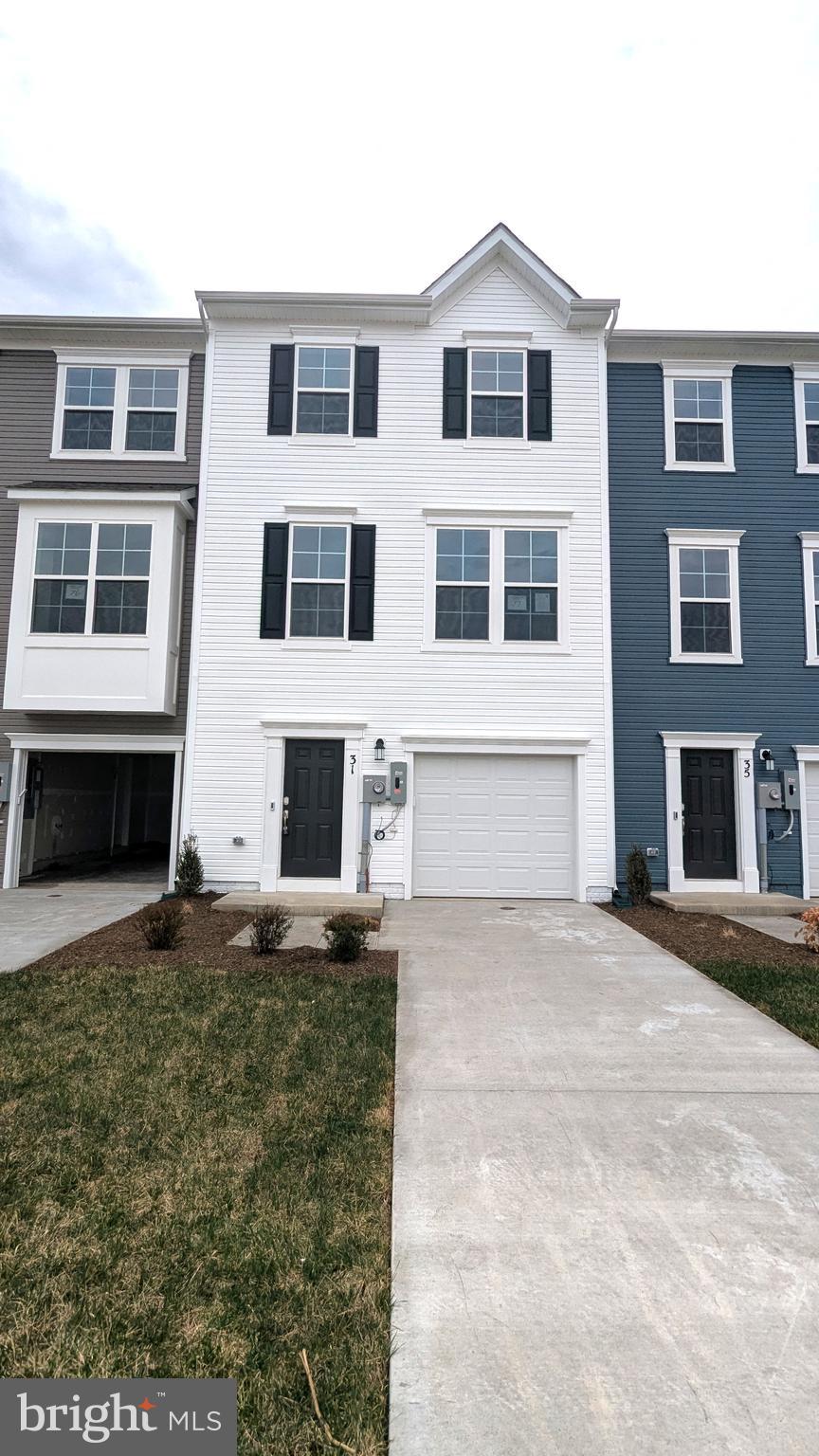 🏡 Brand-New End-Unit Townhome for Rent in Inwood, WV – Lancaster Model by Lennar!
Discover luxury townhome living in the highly sought-after Willow Glen community! This brand-new, 3-bedroom, 4-bathroom, 1,762 sq. ft. home is thoughtfully designed with modern finishes and an open-concept layout perfect for today’s lifestyle.
✔ Chef’s kitchen with quartz countertops, stainless steel appliances, and a large island
✔ Spacious primary suite with walk-in closet & spa-inspired en-suite bath
✔ Fully finished lower level with a full bath—perfect for a home office or rec room
✔ End-unit advantage—extra privacy, more windows & abundant natural light
✔ Prime location—close to shopping, dining, and major commuter routes
Move-in ready and packed with premium features, this home is an opportunity you don’t want to miss! 📞 Contact us today to schedule a tour!
