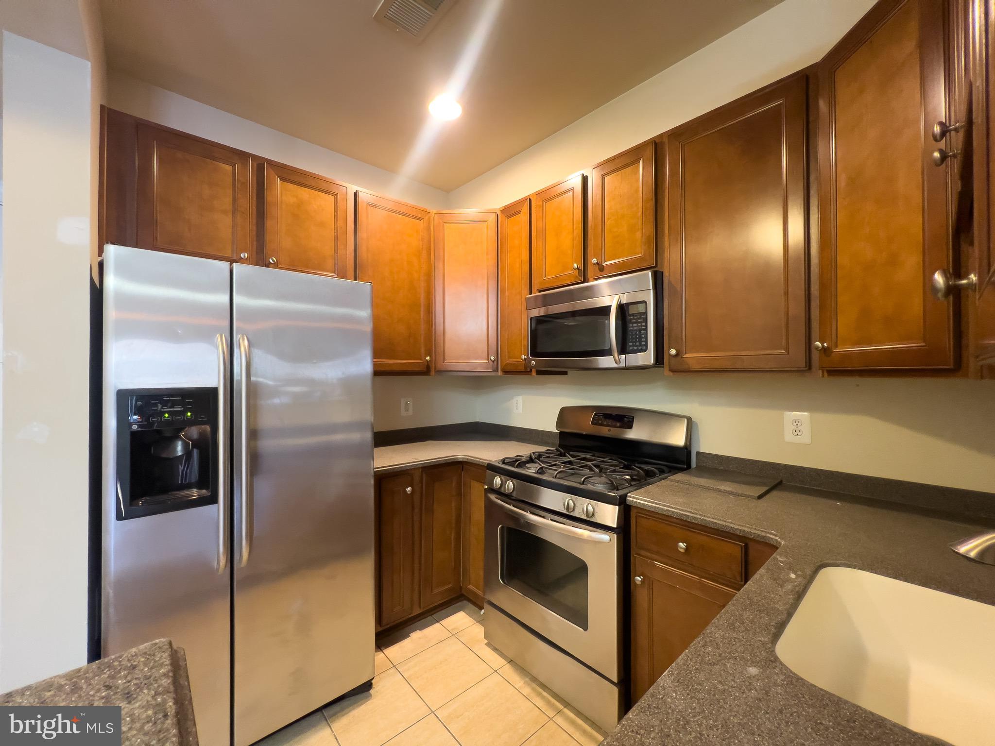 POTOMAC CLUB CONDOMINIUMS - Residential