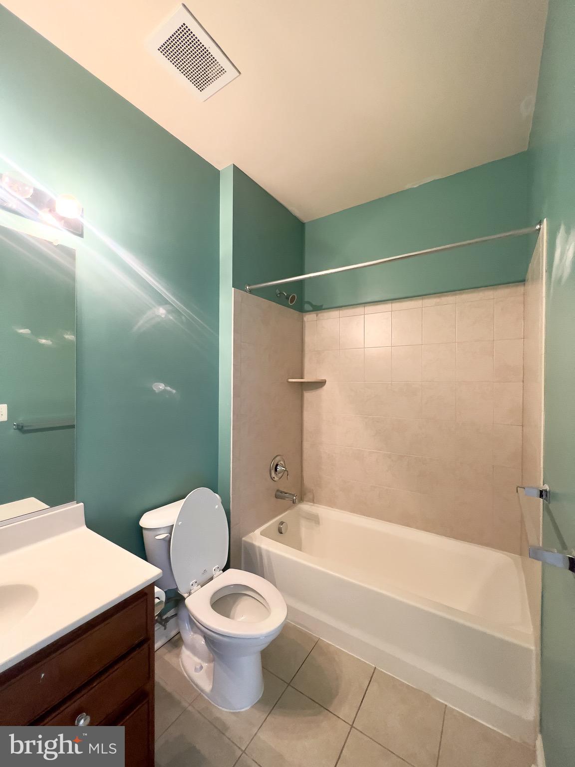 POTOMAC CLUB CONDOMINIUMS - Residential
