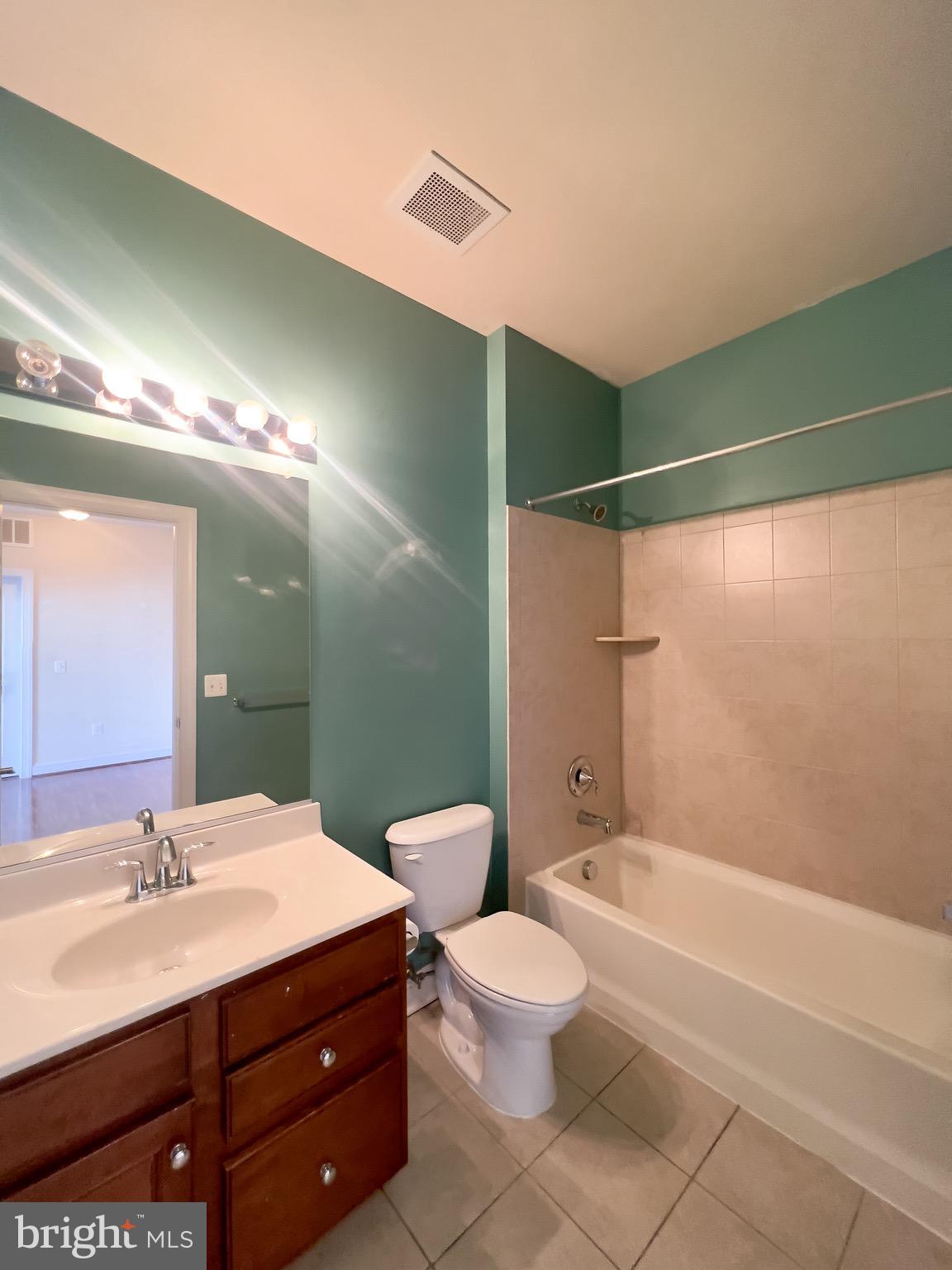 POTOMAC CLUB CONDOMINIUMS - Residential