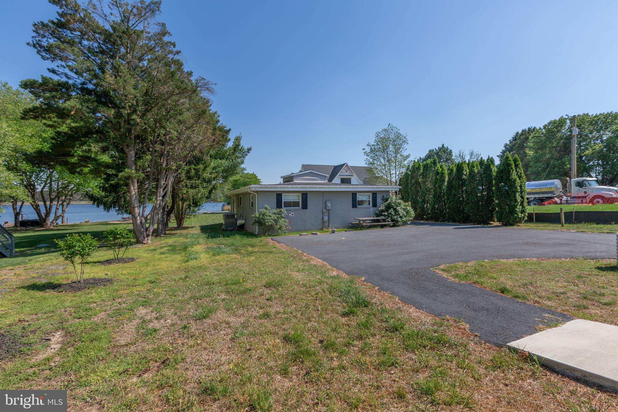 LAKE CAROLINE - Residential
