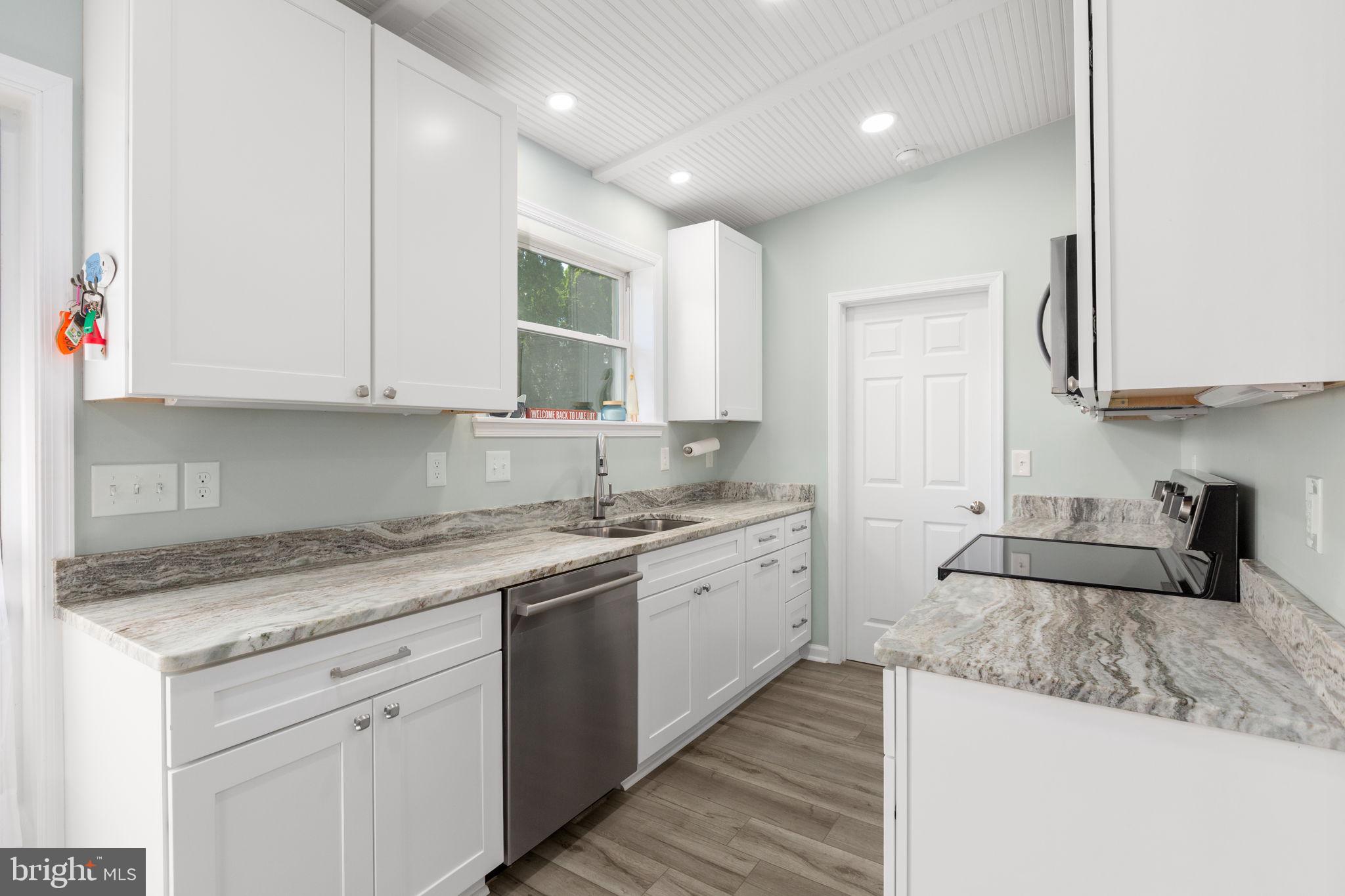 LAKE CAROLINE - Residential