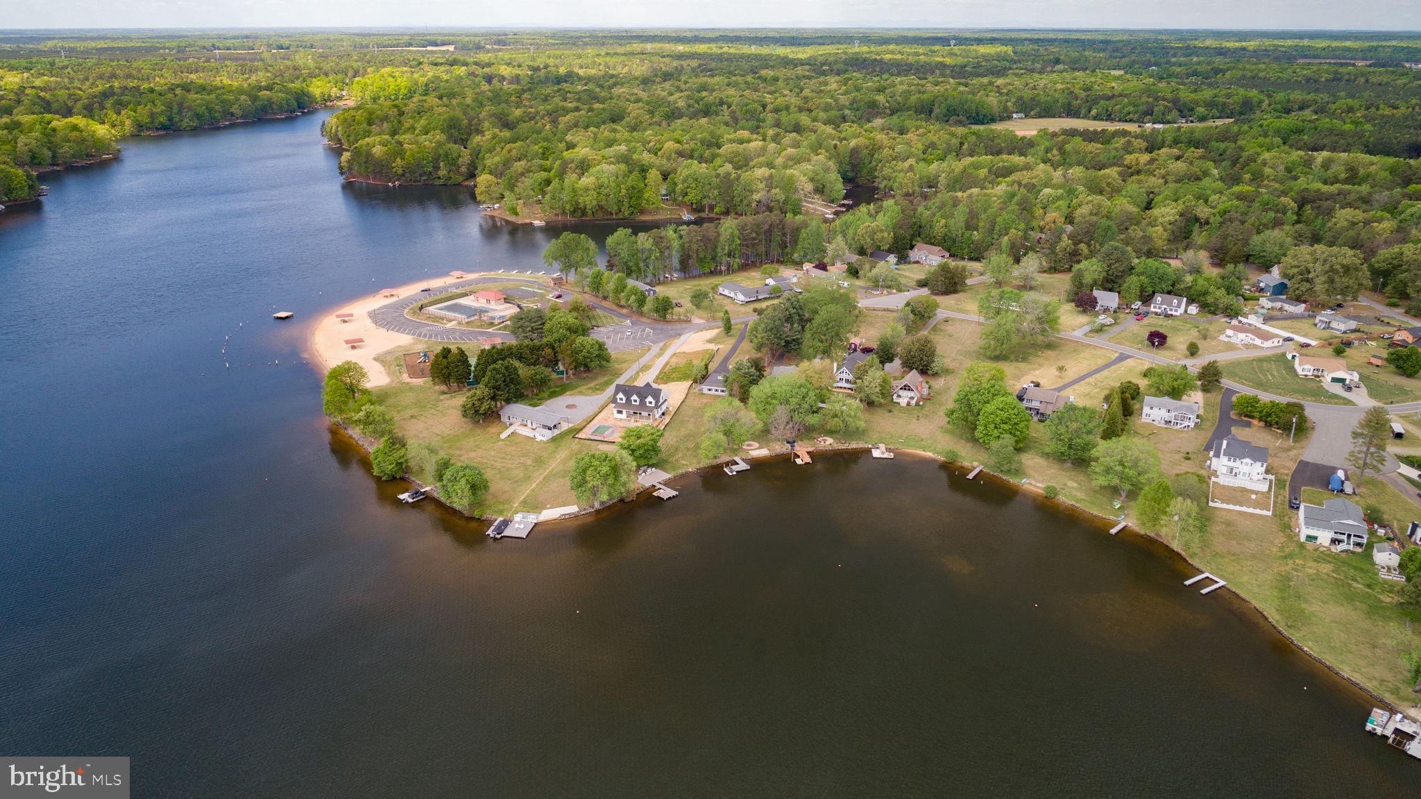 LAKE CAROLINE - Residential