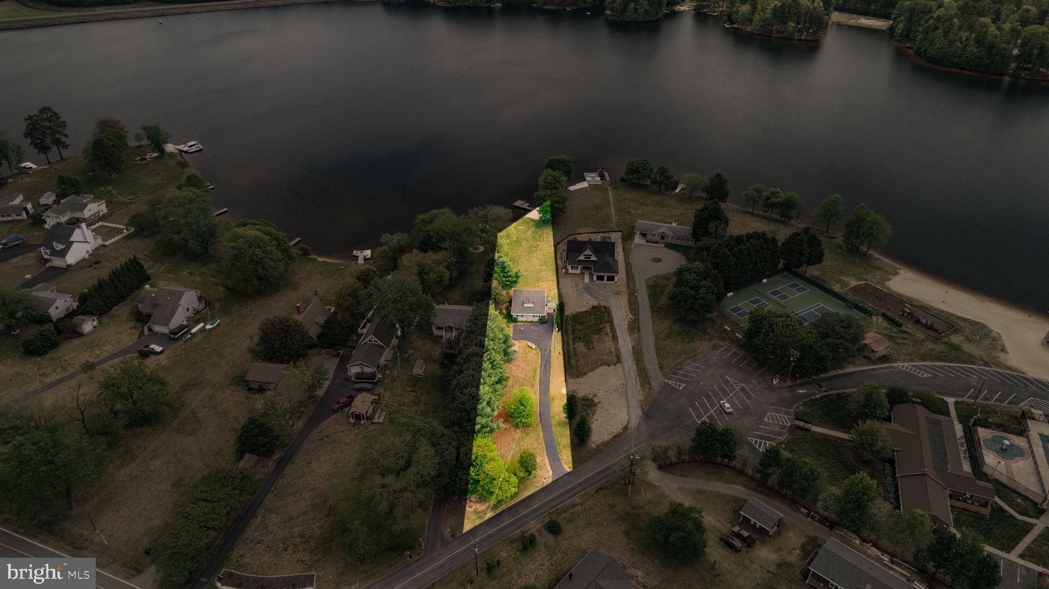 LAKE CAROLINE - Residential