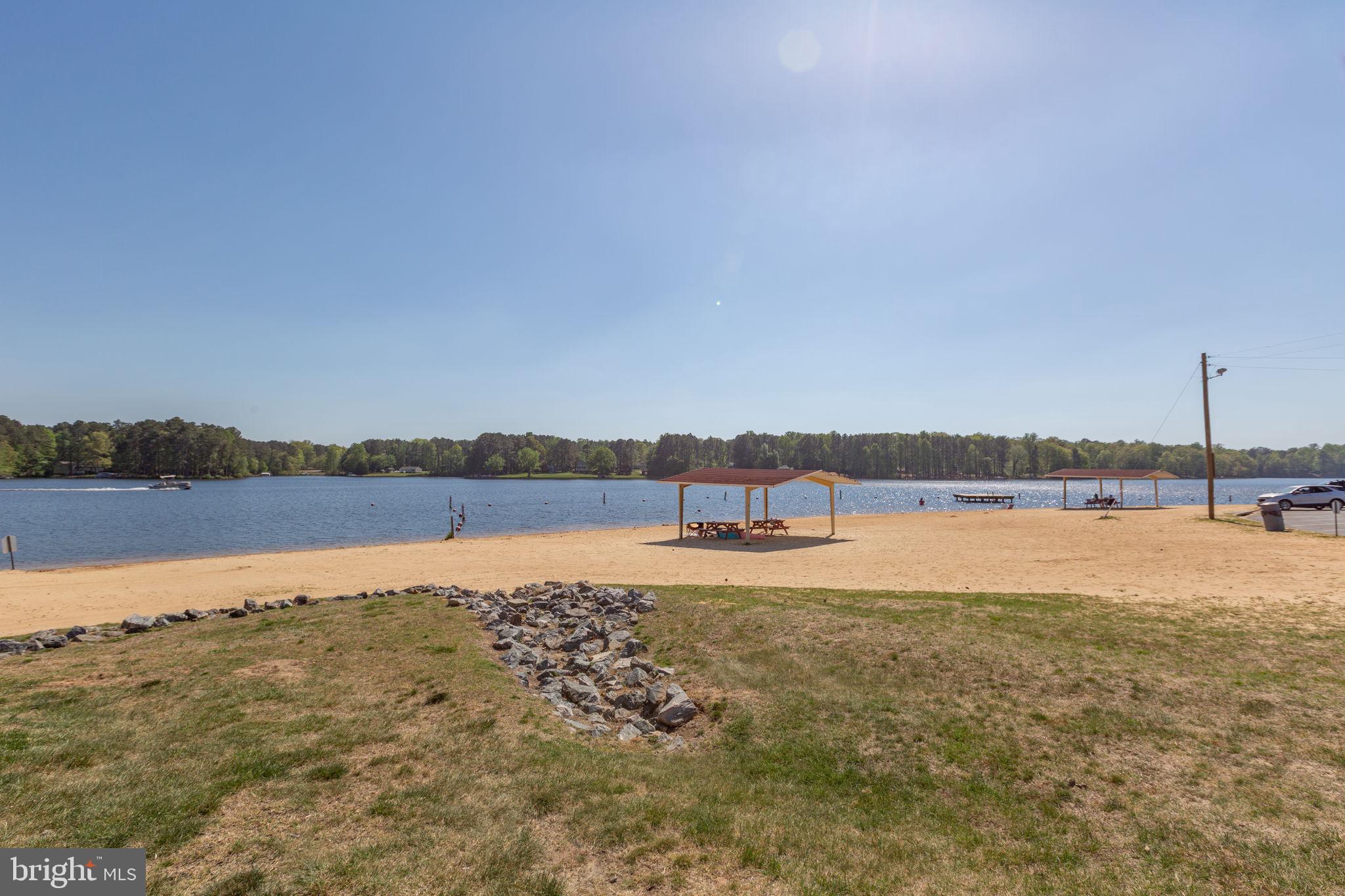 LAKE CAROLINE - Residential