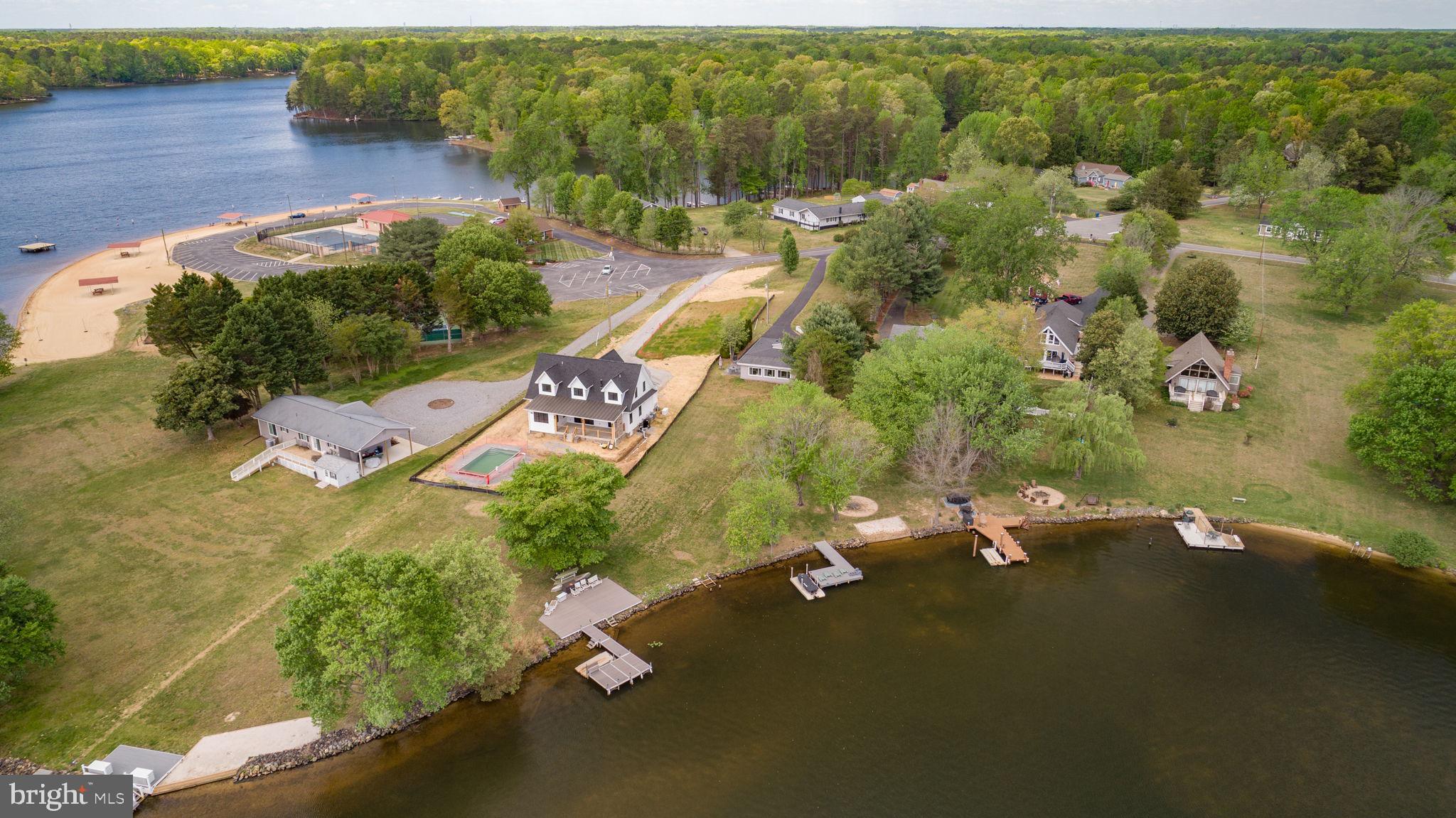 LAKE CAROLINE - Residential