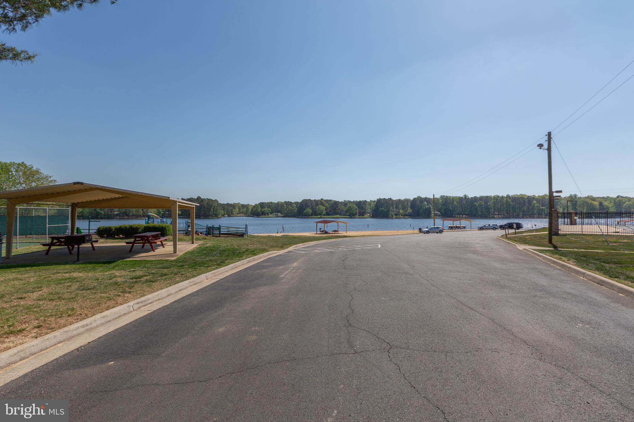 LAKE CAROLINE - Residential
